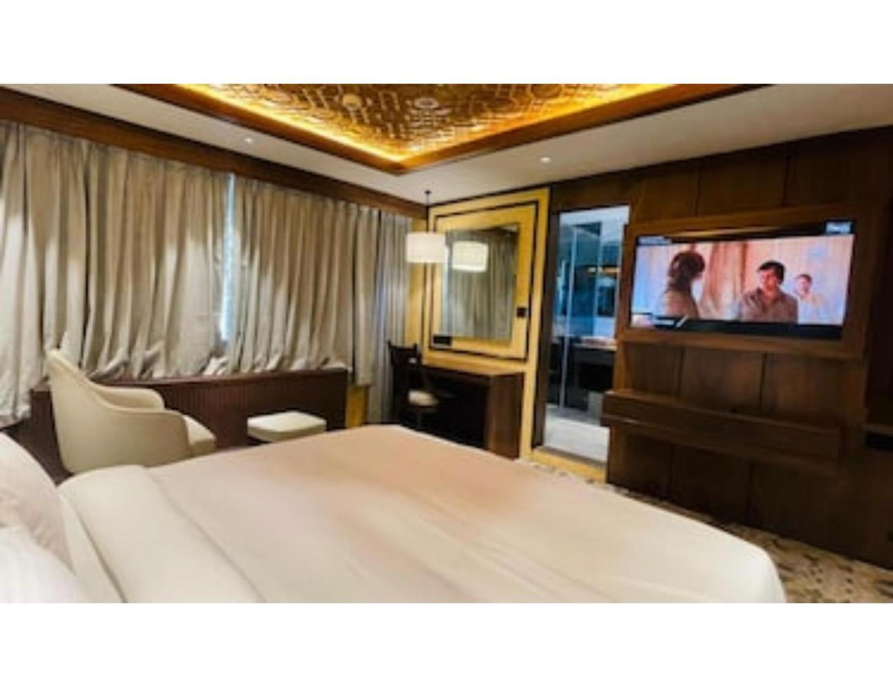 Deluxe Room - Photo 9