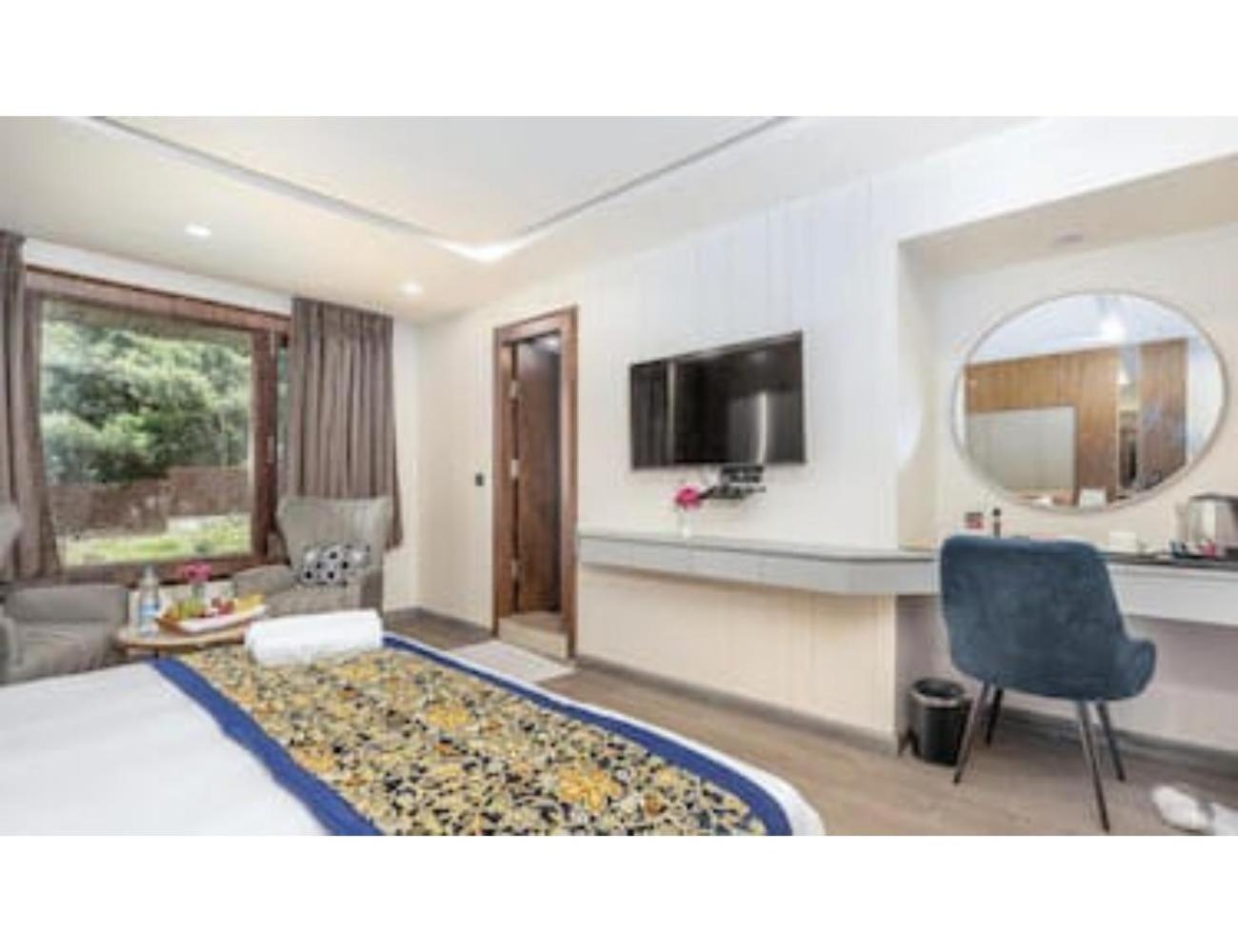 Deluxe Room - Photo 3