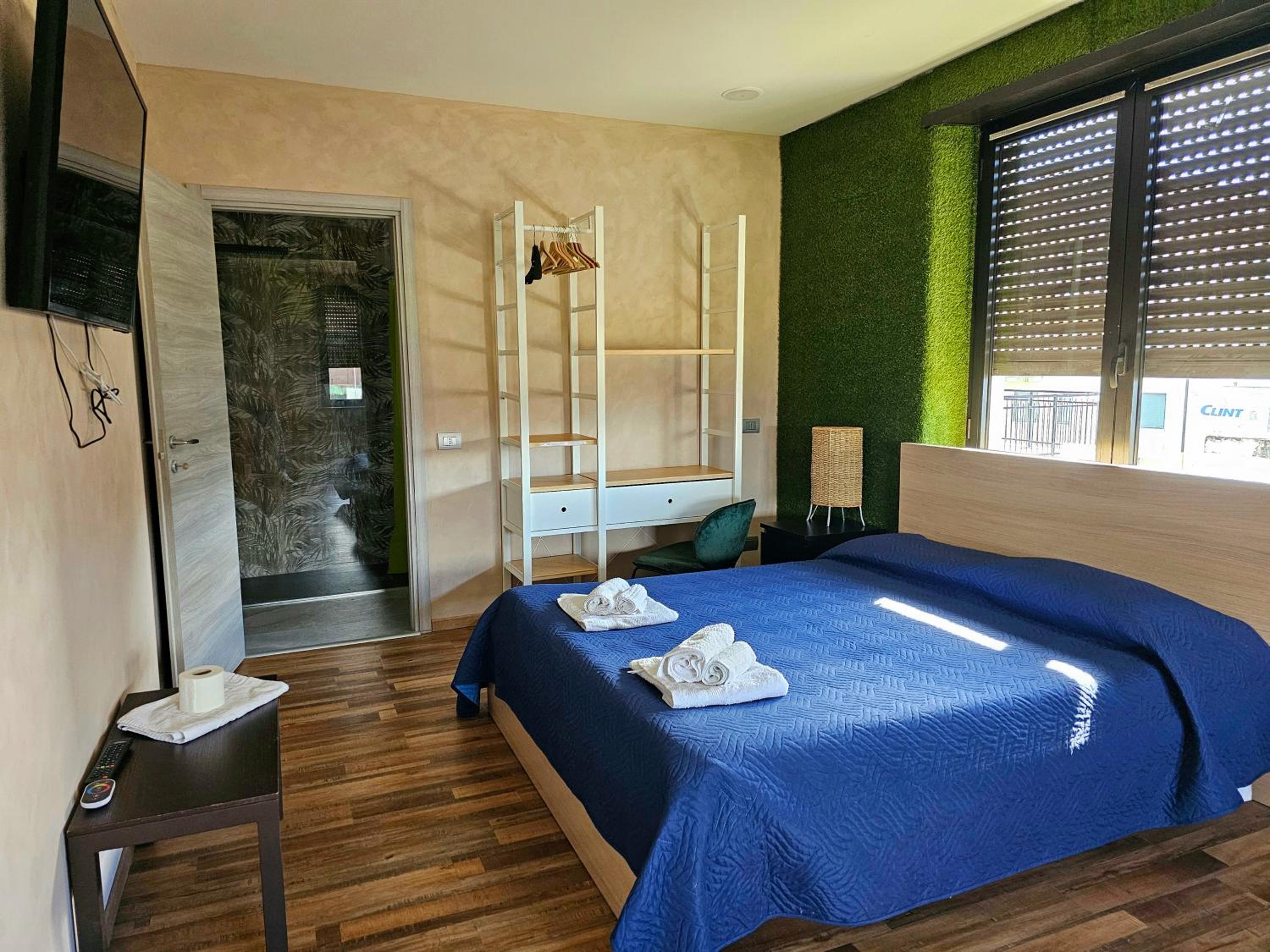 Large Double Room photo 1