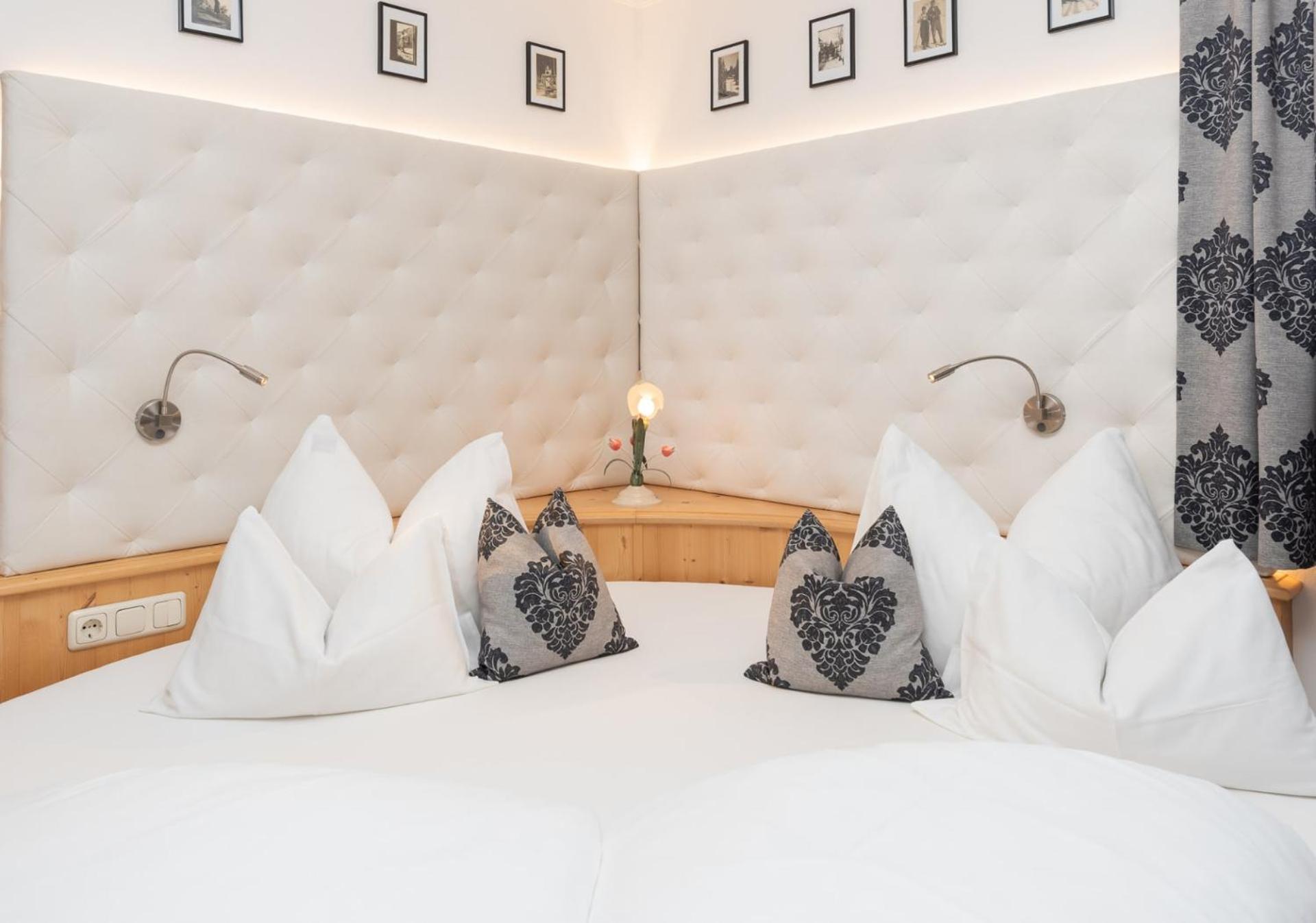 Superior Double Room with Balcony and Lake View