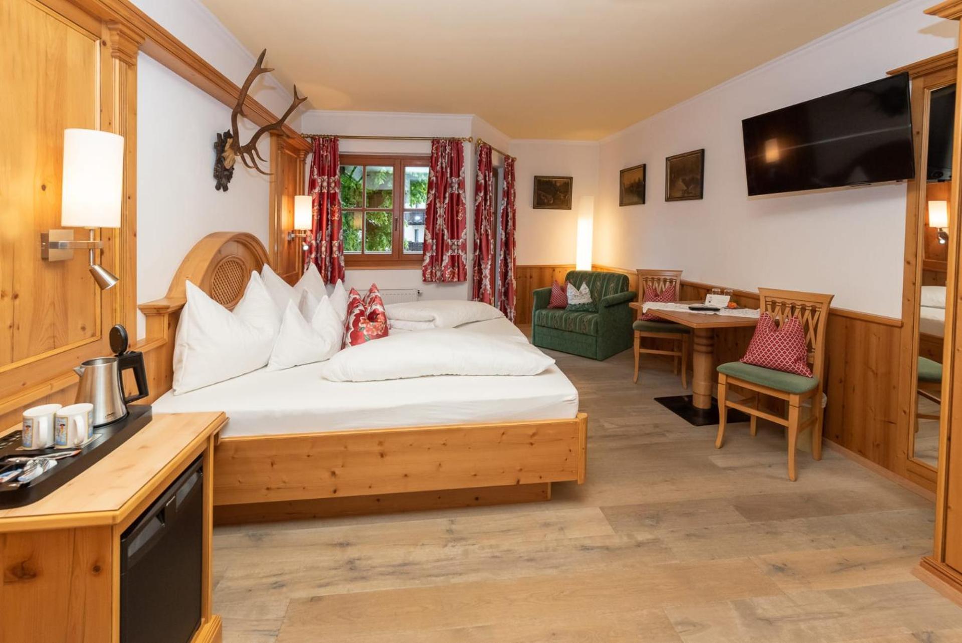 Superior Double Room with Balcony and Mountain View