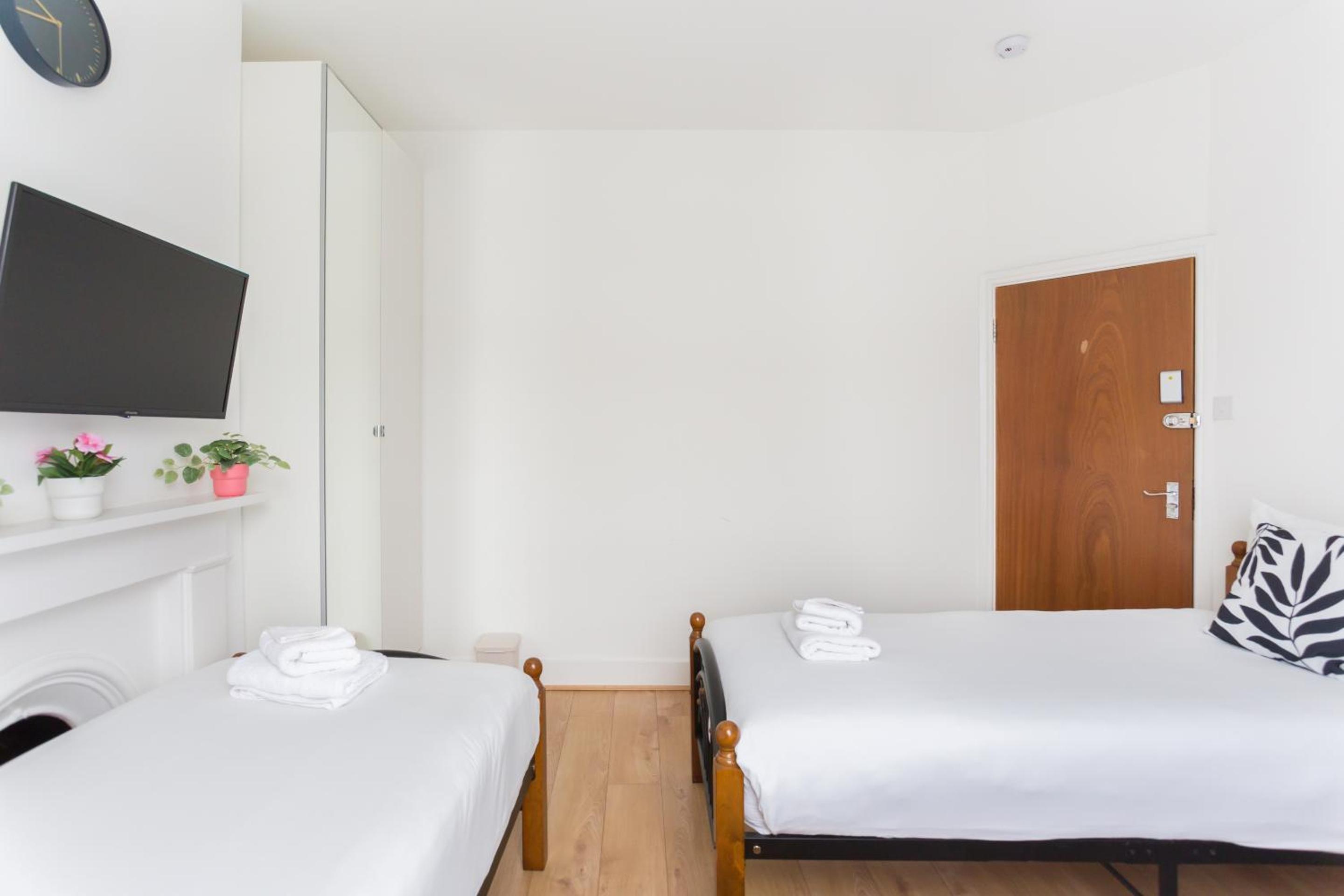 Triple Room with Shared Bathroom photo 3
