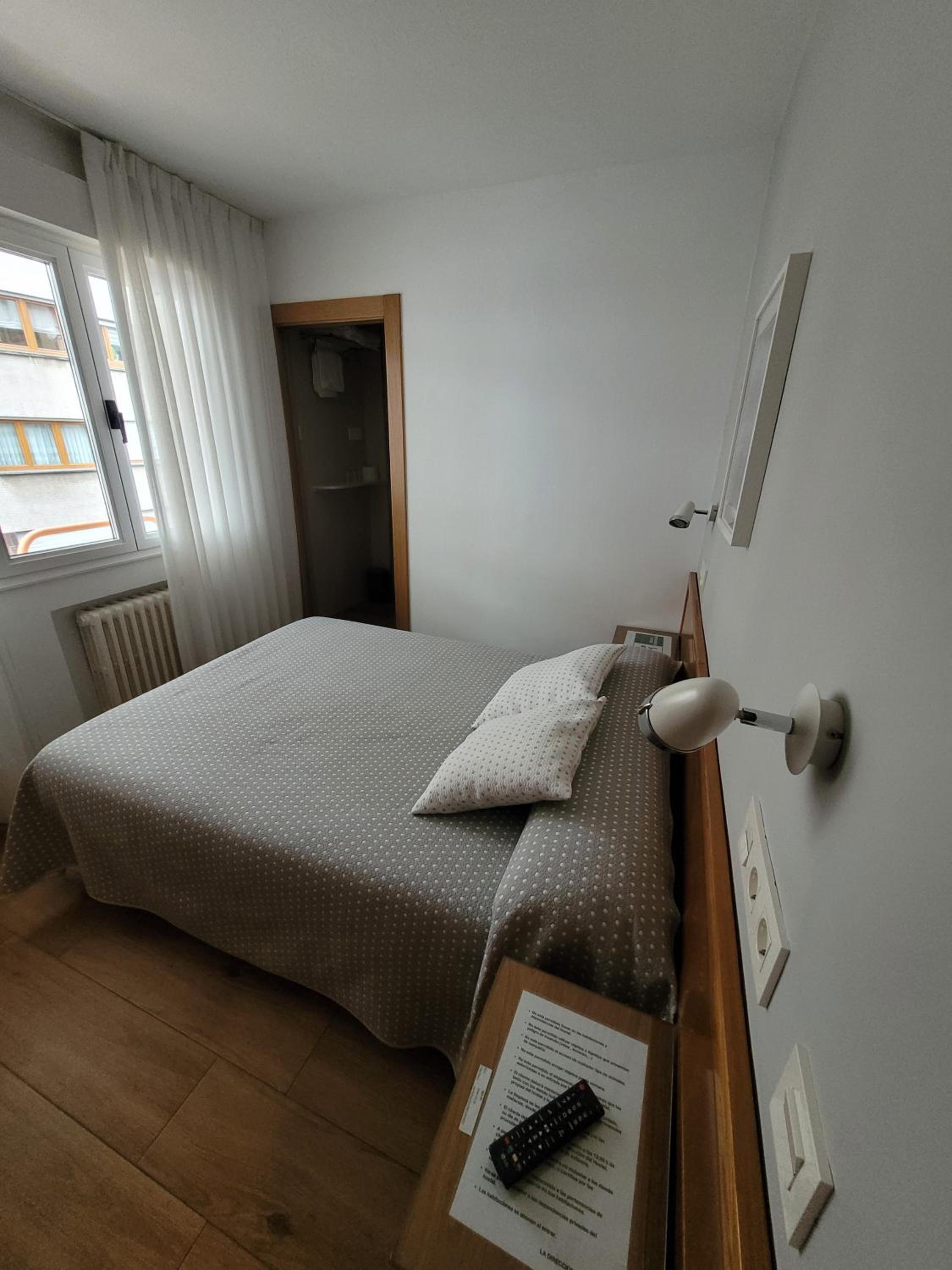 Double Room with Private Bathroom - Photo 4
