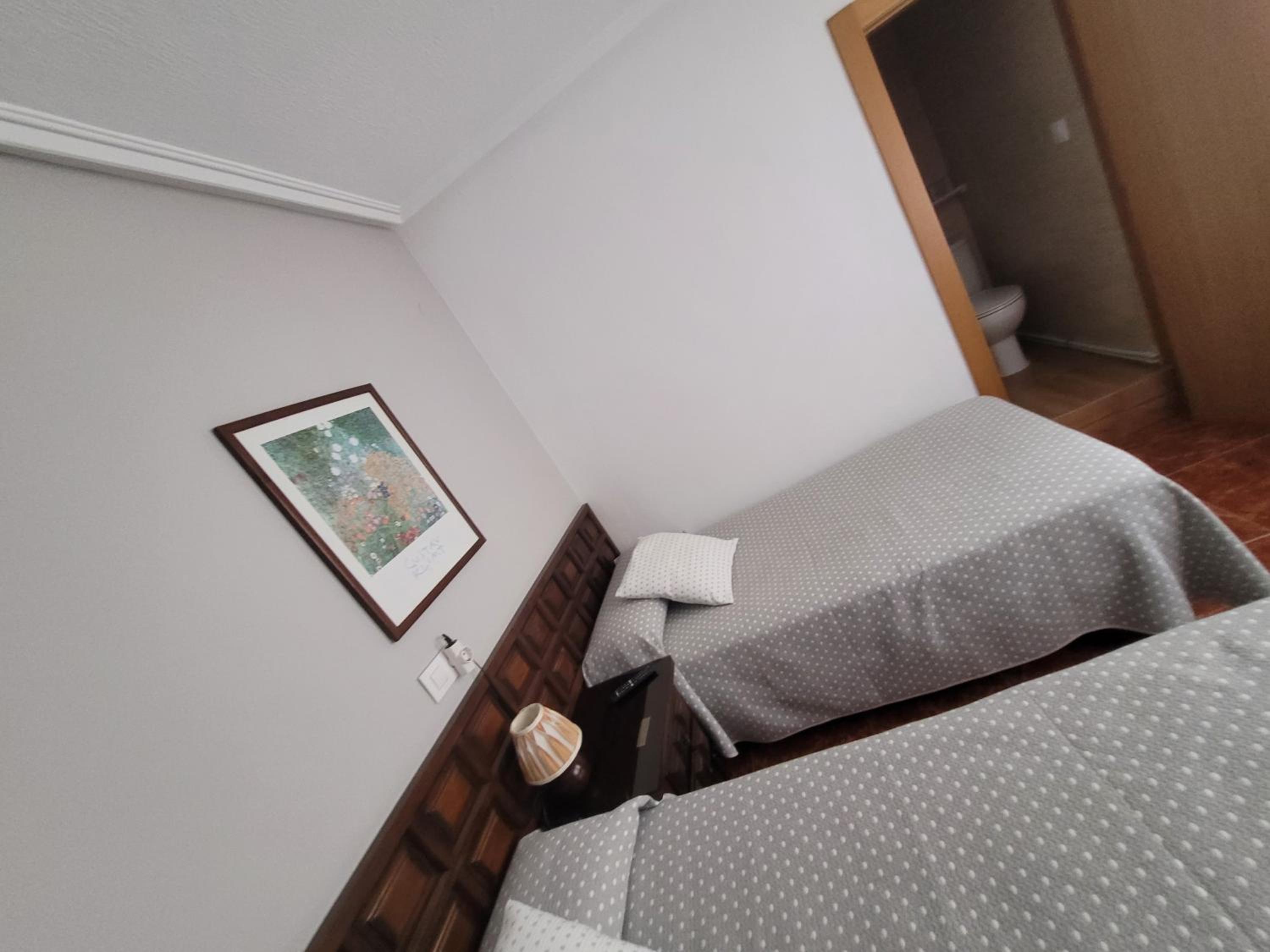 Triple Room with Private Bathroom - Photo 7