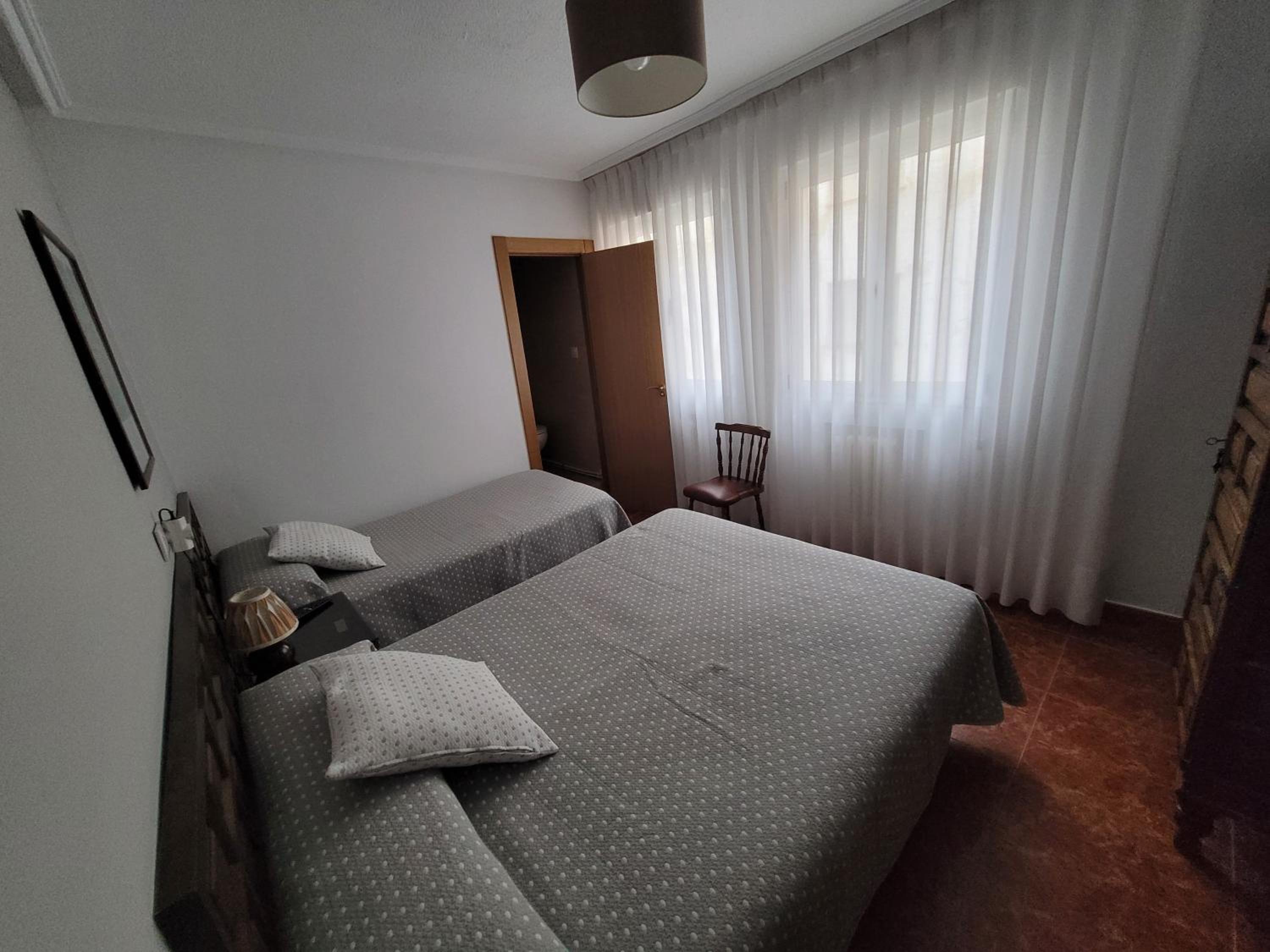 Triple Room with Private Bathroom - Photo 10