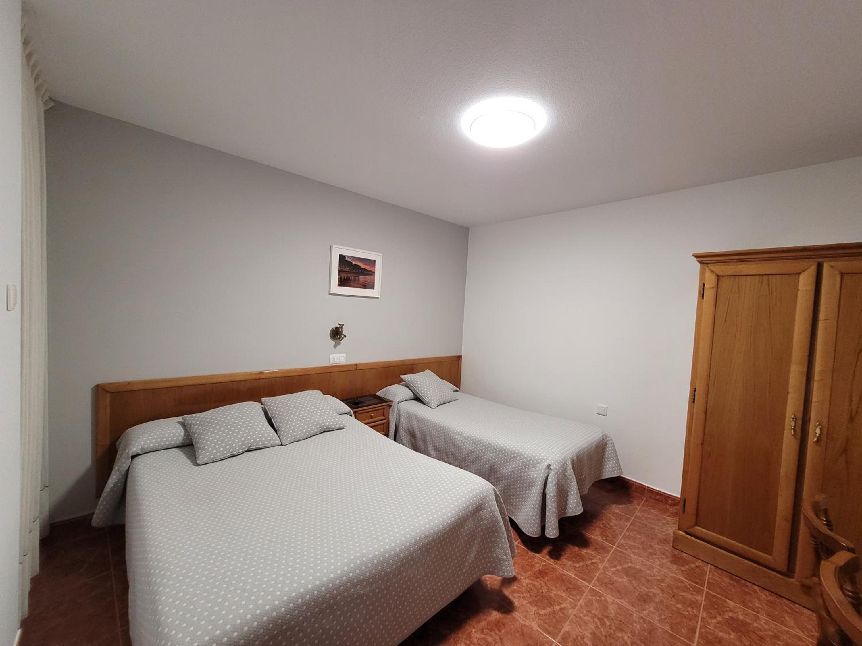 Triple Room with Private Bathroom - Photo 3