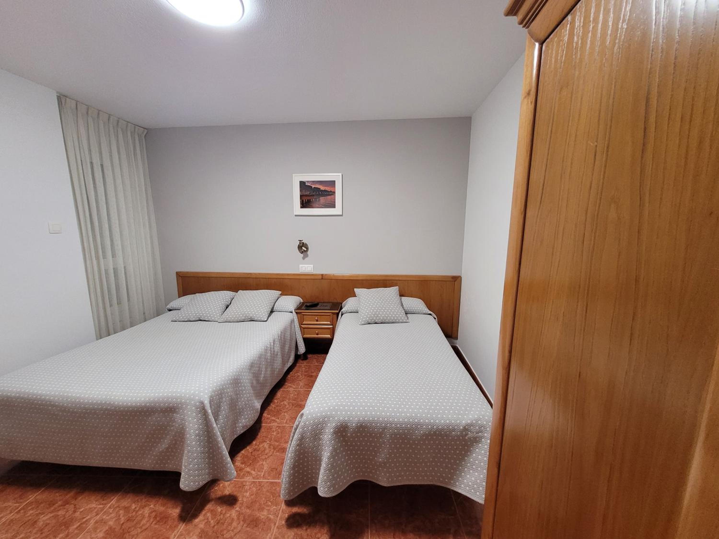 Triple Room with Private Bathroom - Photo 2