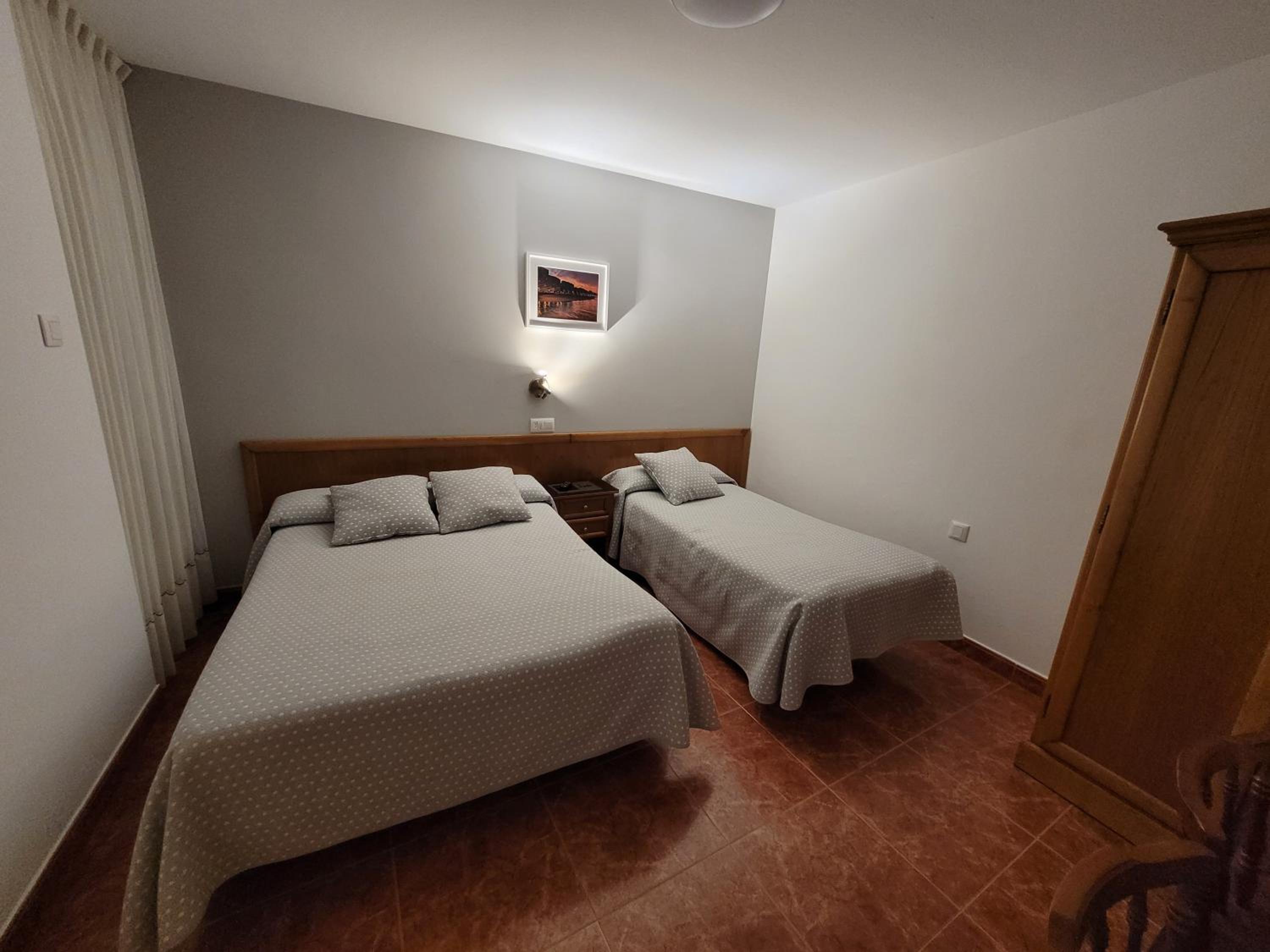 Triple Room with Private Bathroom - Photo 15