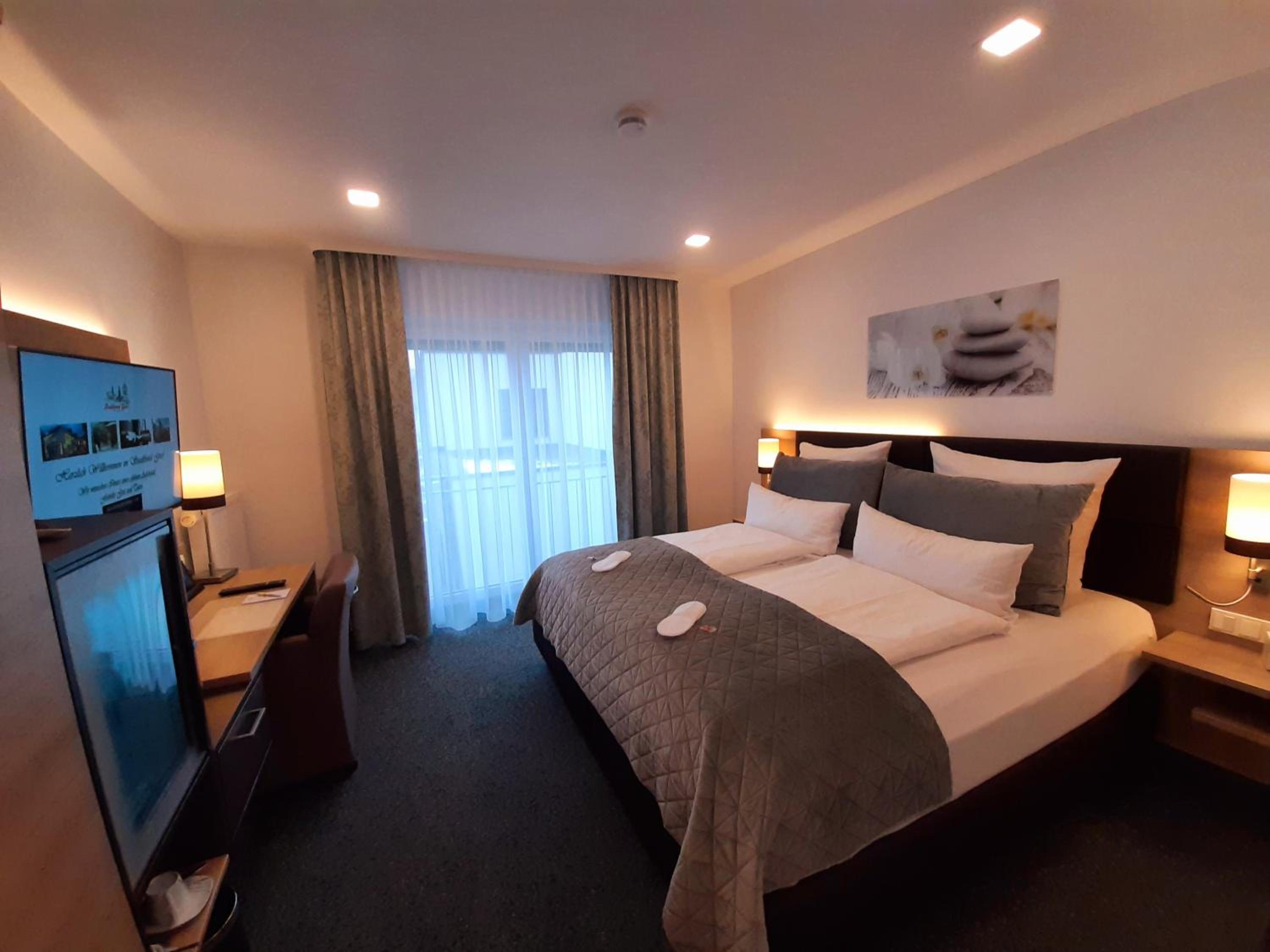 Deluxe Double or Twin Room - Photo 5