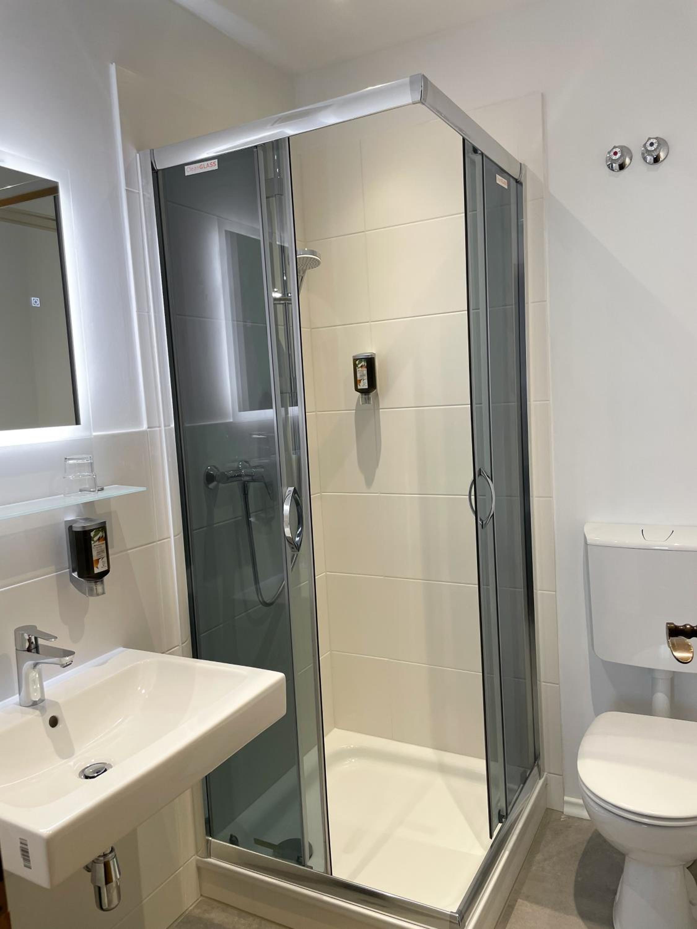Double Room - Photo 10