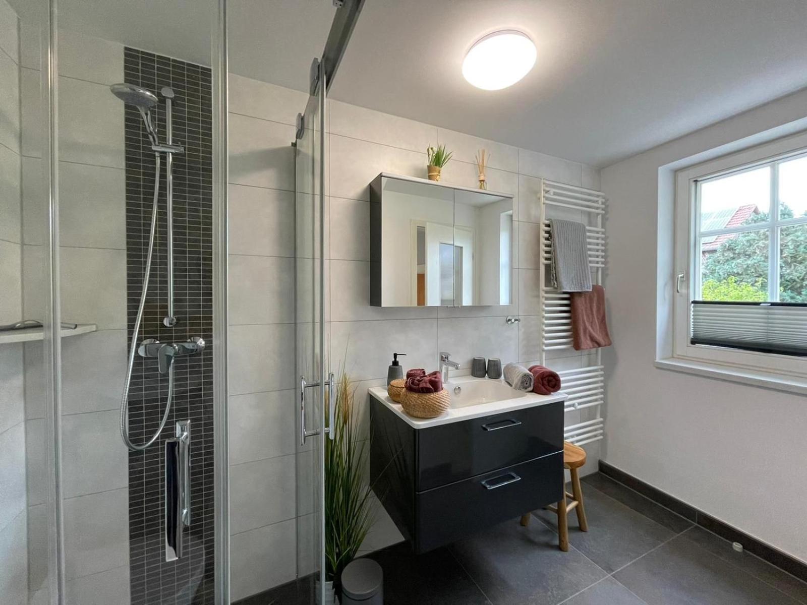 Two-Bedroom Apartment with Shower  photo 3