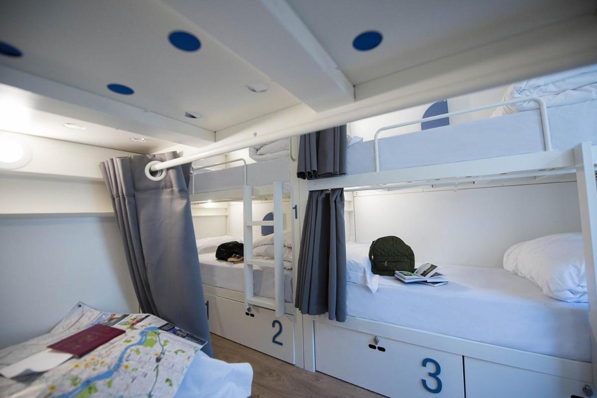 Bed in 8-Bed Mixed Dormitory Room photo 3