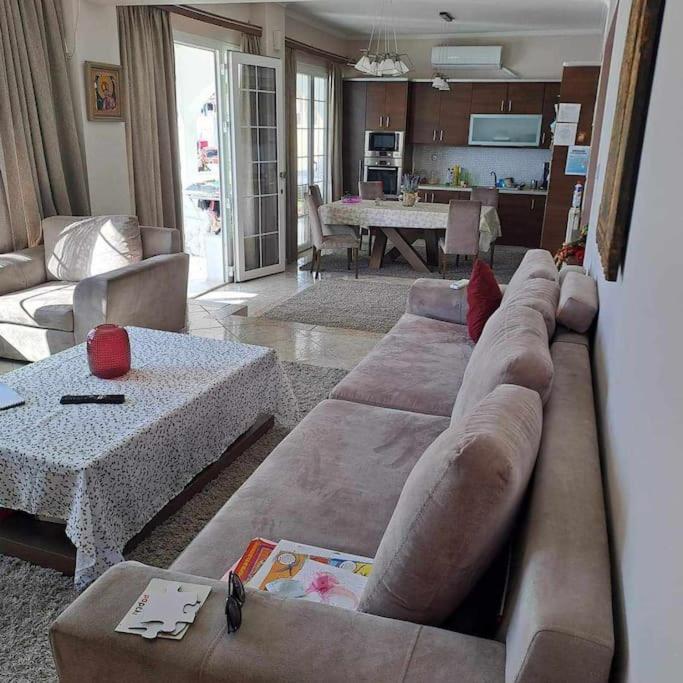 Three-Bedroom Apartment photo 1