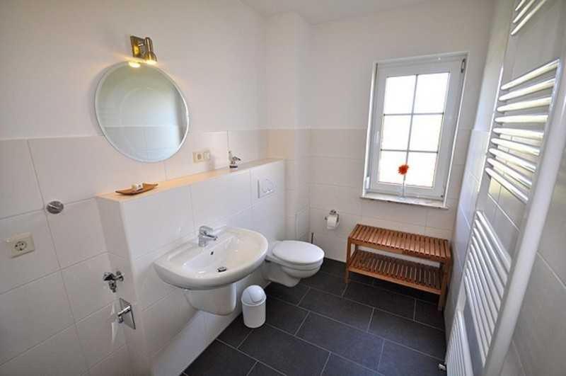 Two-Bedroom Apartment with Shower  photo 2