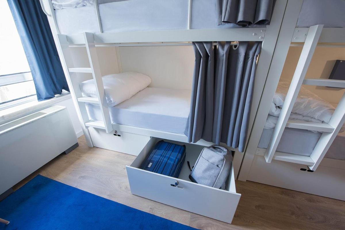 Bed in 6-Bed Female Dormitory Room photo 2