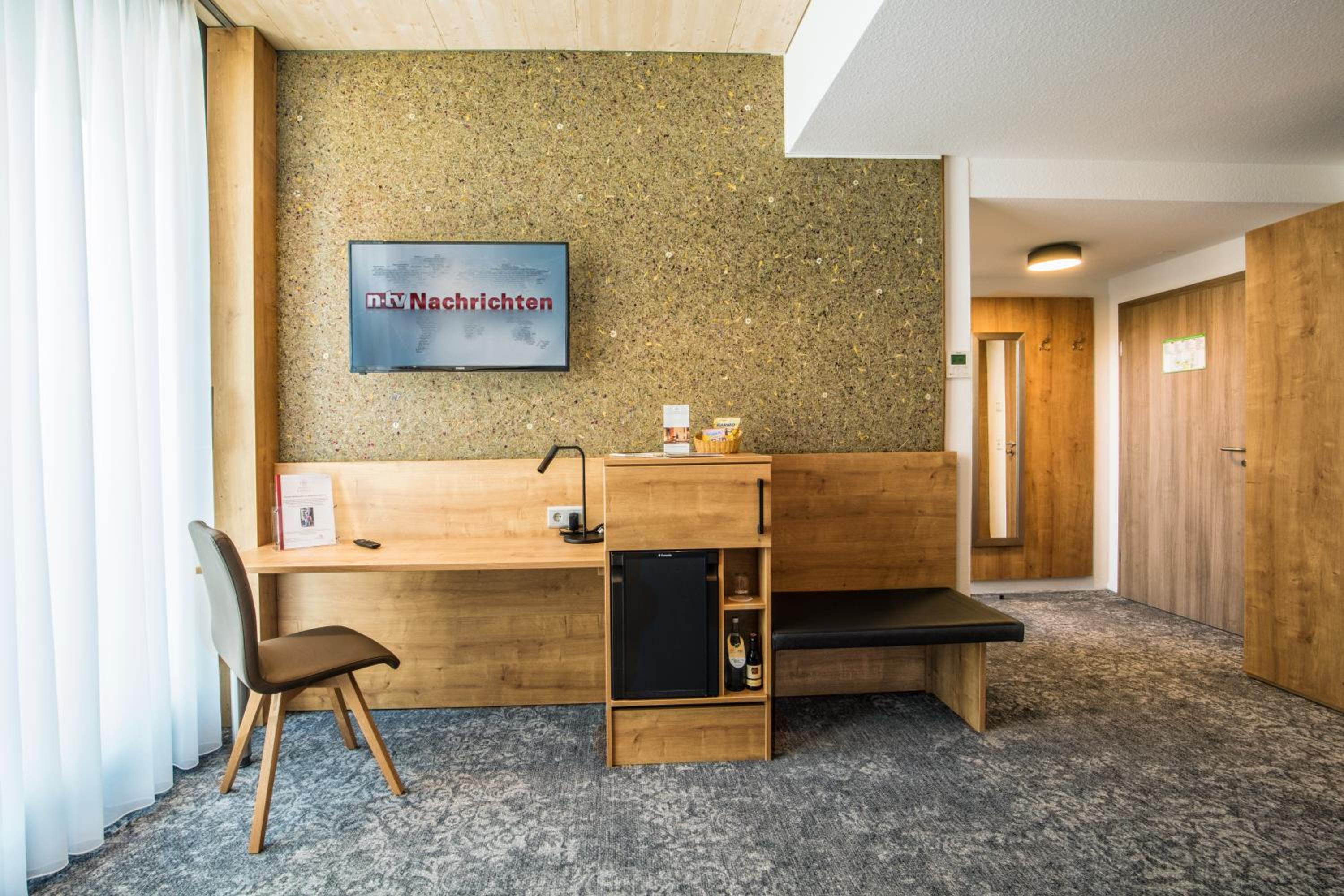 Deluxe Junior Suite - Photo 4