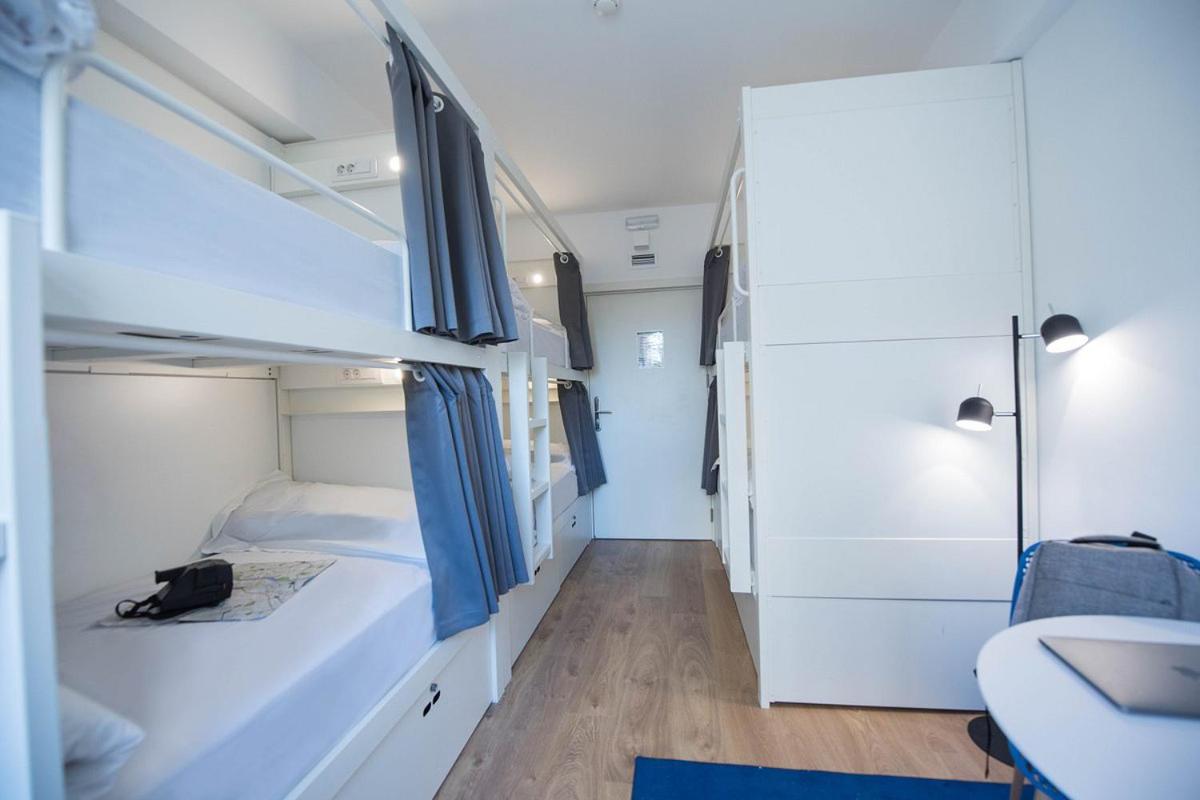 Bed in 6-Bed Female Dormitory Room photo 3