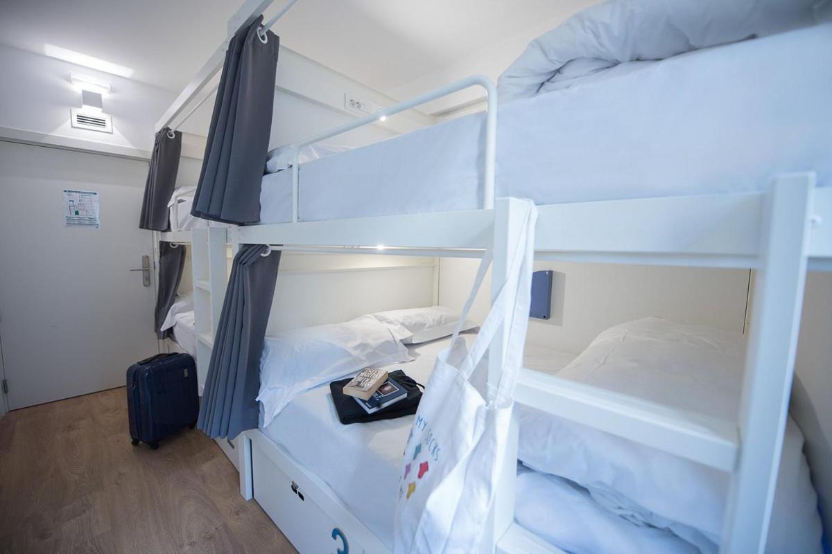 Bed in 6-Bed Mixed Dormitory Room photo 2