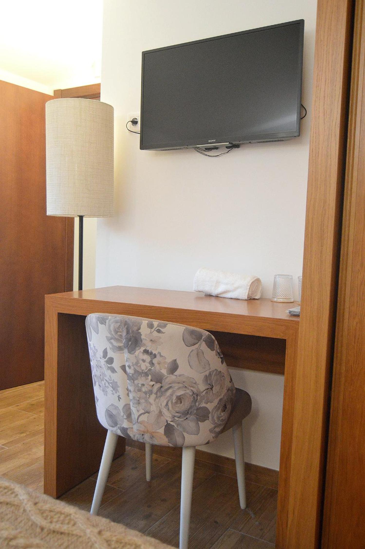 Superior Family Room photo 2