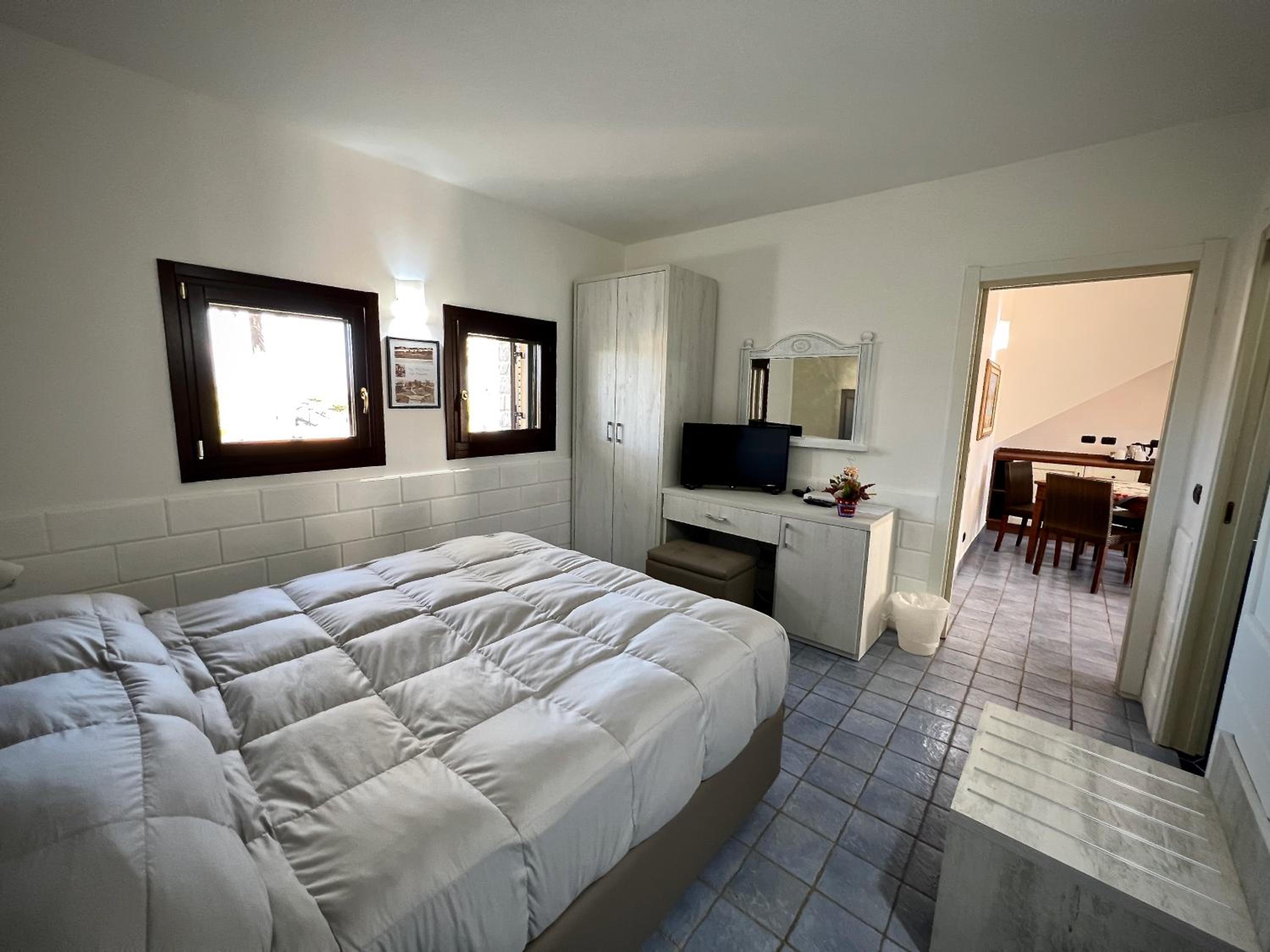 One-Bedroom Apartment photo 3