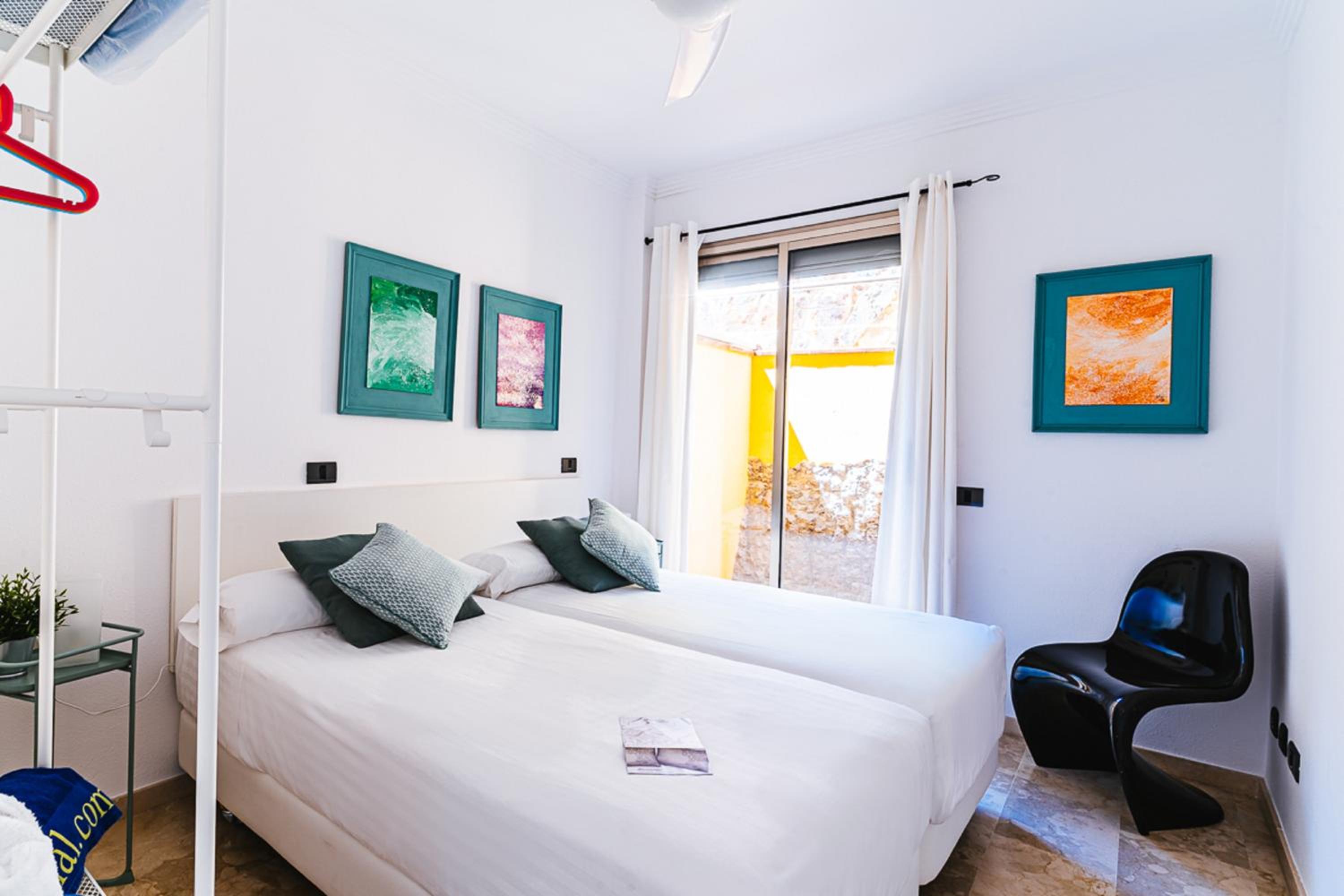Classic Two Bedroom photo 2