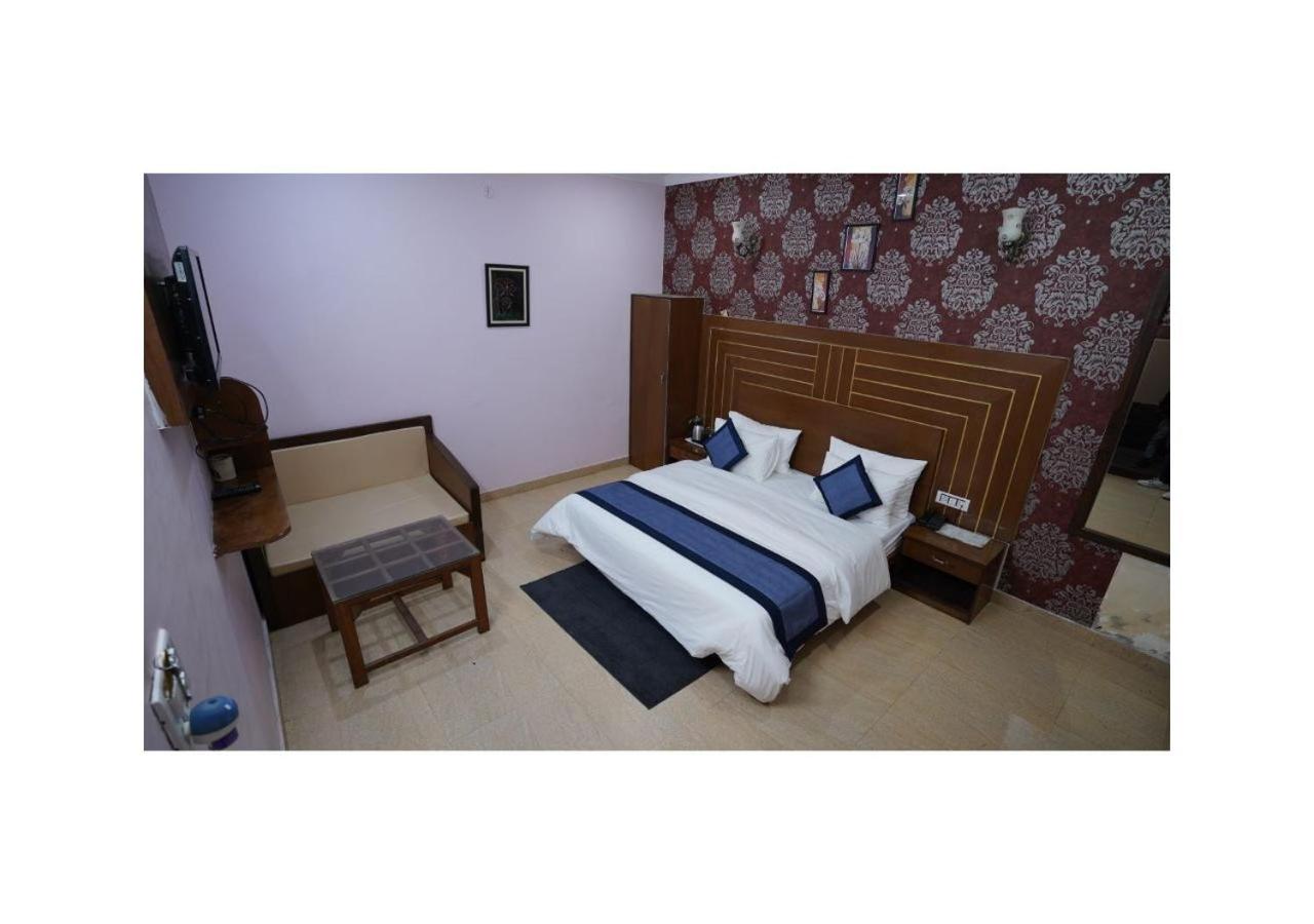 Deluxe Room - Photo 17
