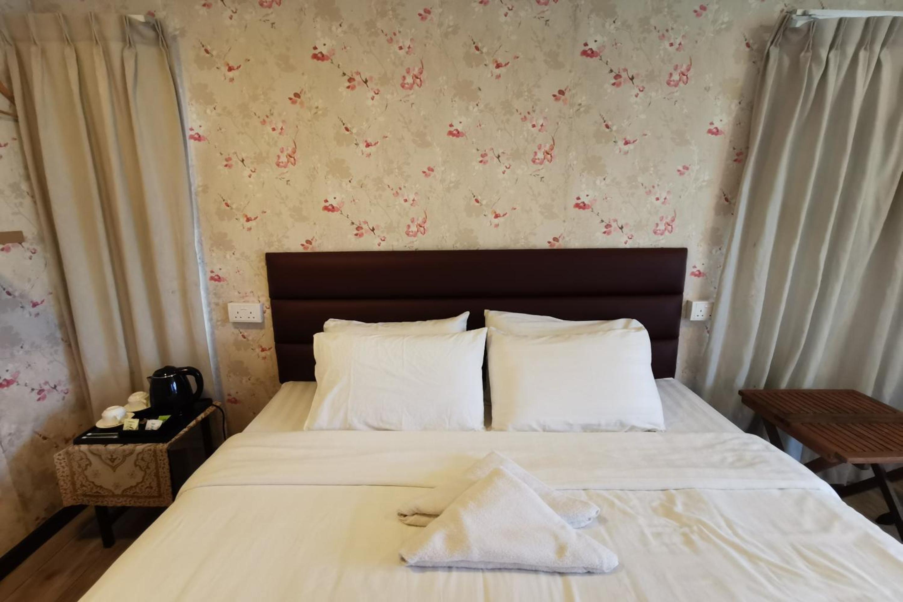 Deluxe King Room - Photo 2