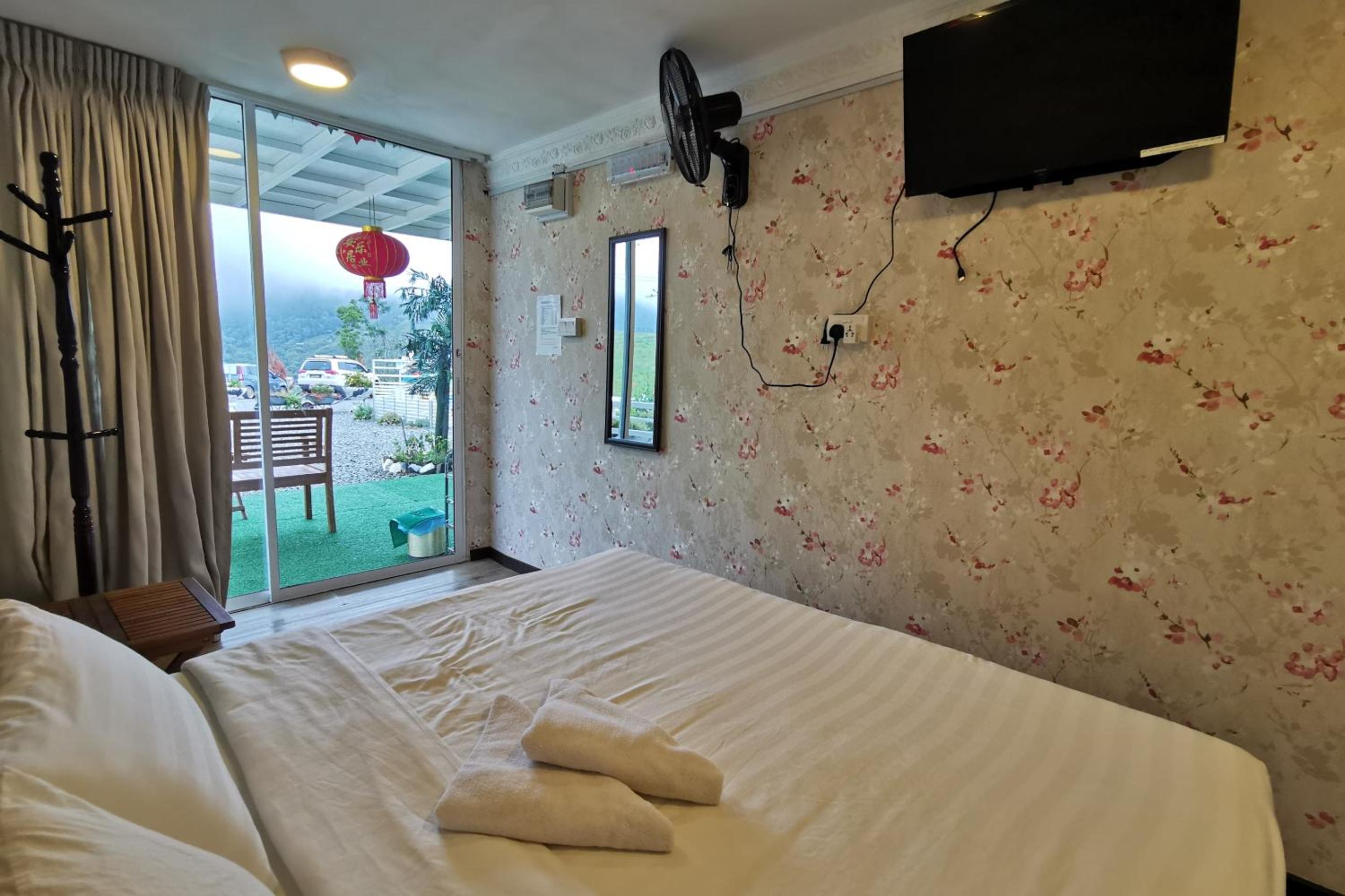Deluxe King Room - Photo 5