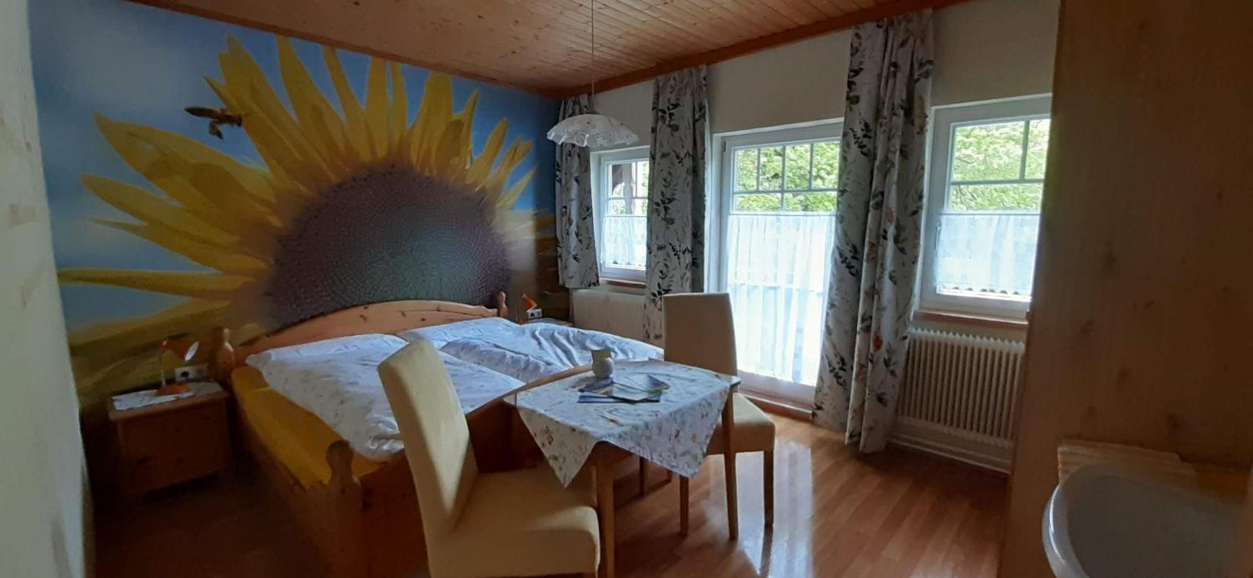 Five-Bedroom House photo 2