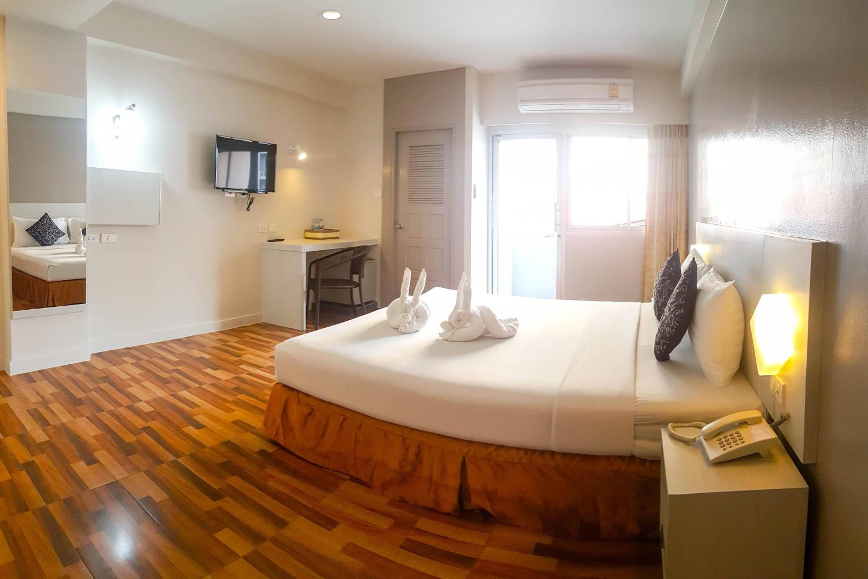 Superior King Room - Photo 5