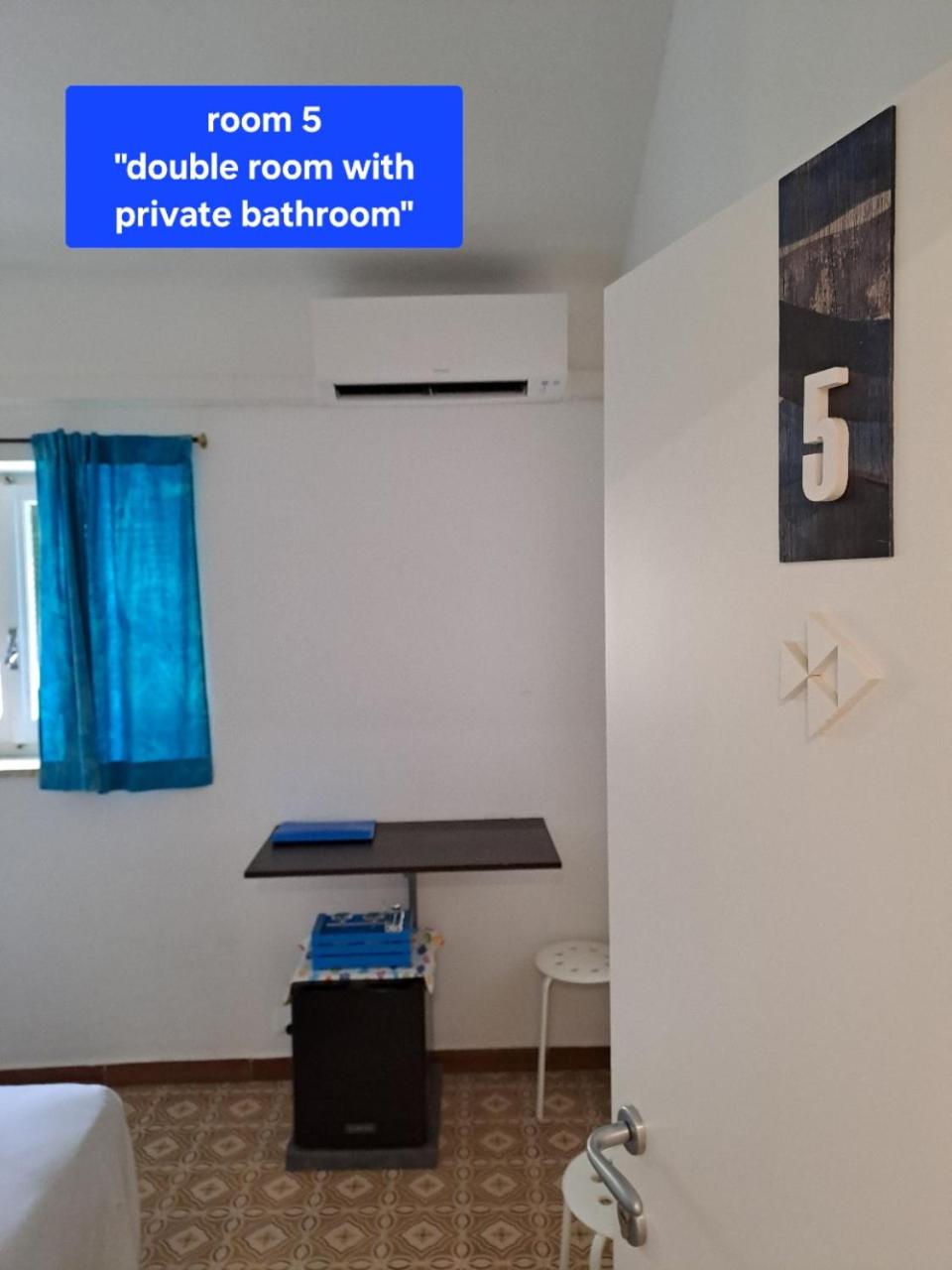 Double Room with Private Bathroom - Photo 9