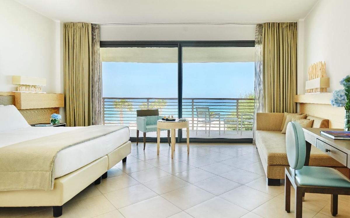  Deluxe room with Sea View and Spa Access - Photo 1