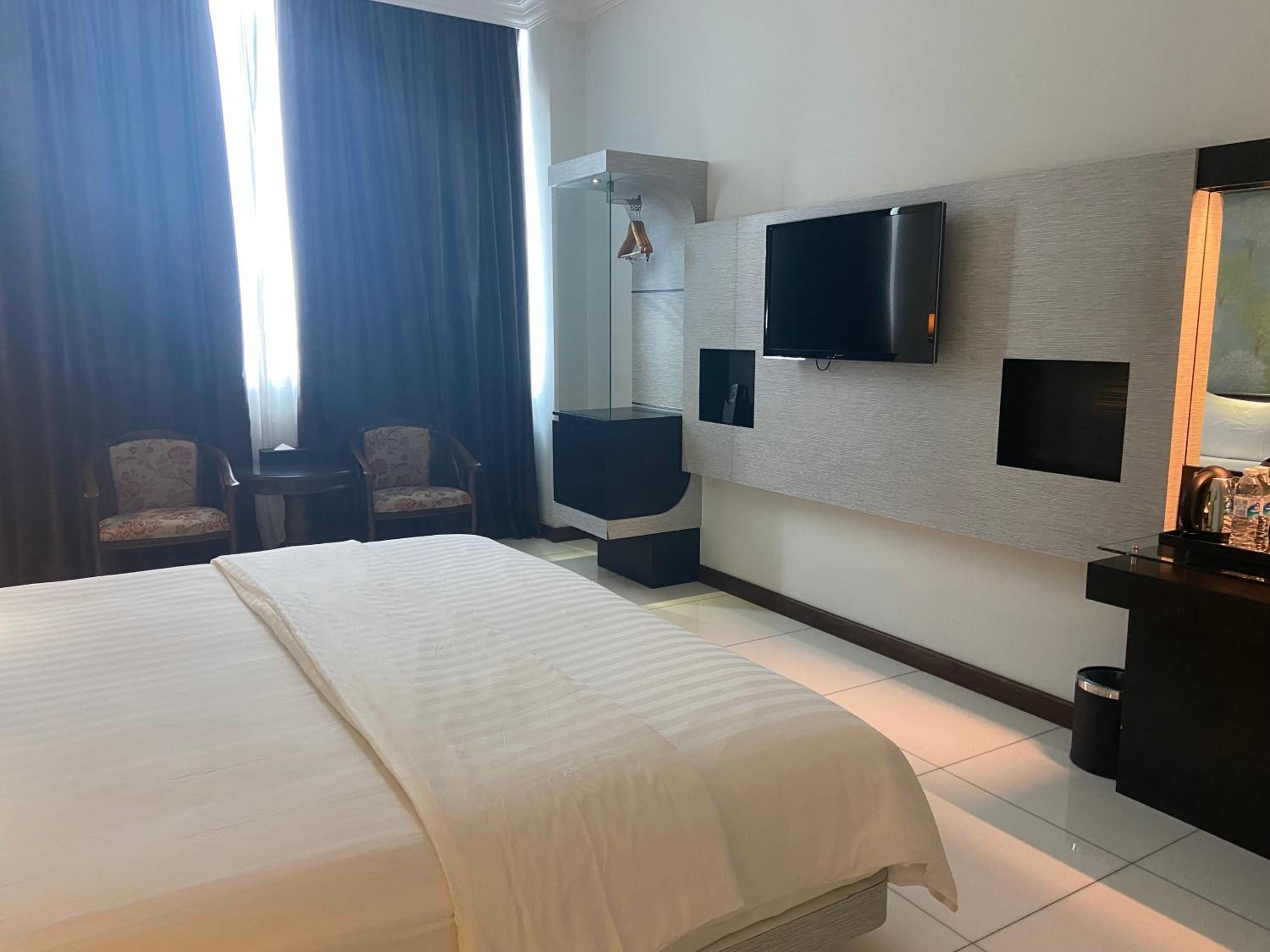 Deluxe King Room photo 2