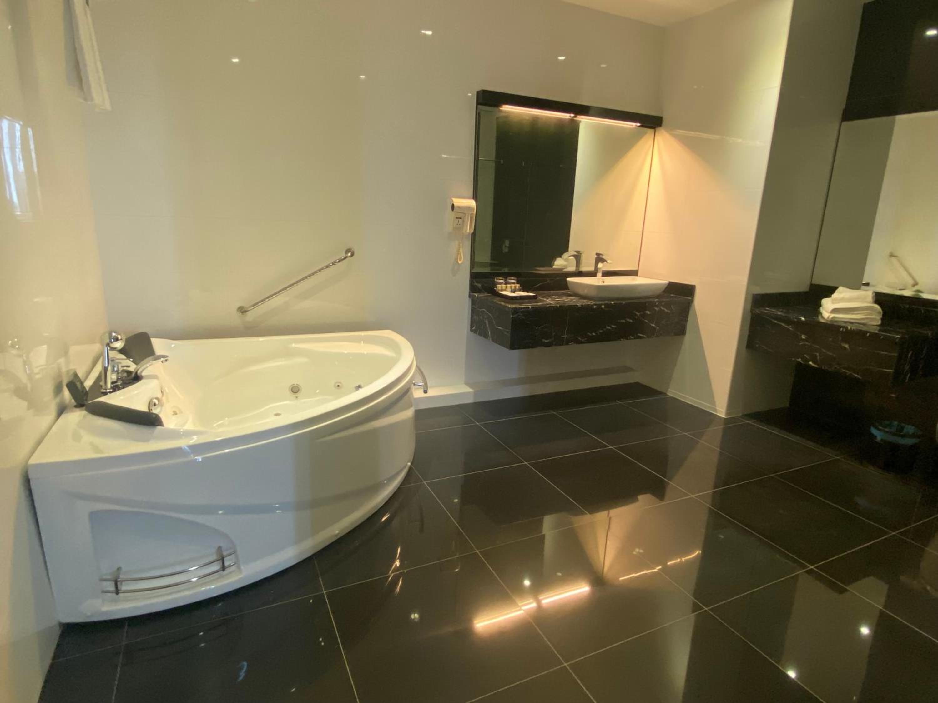 Premium Suite room - Photo 8