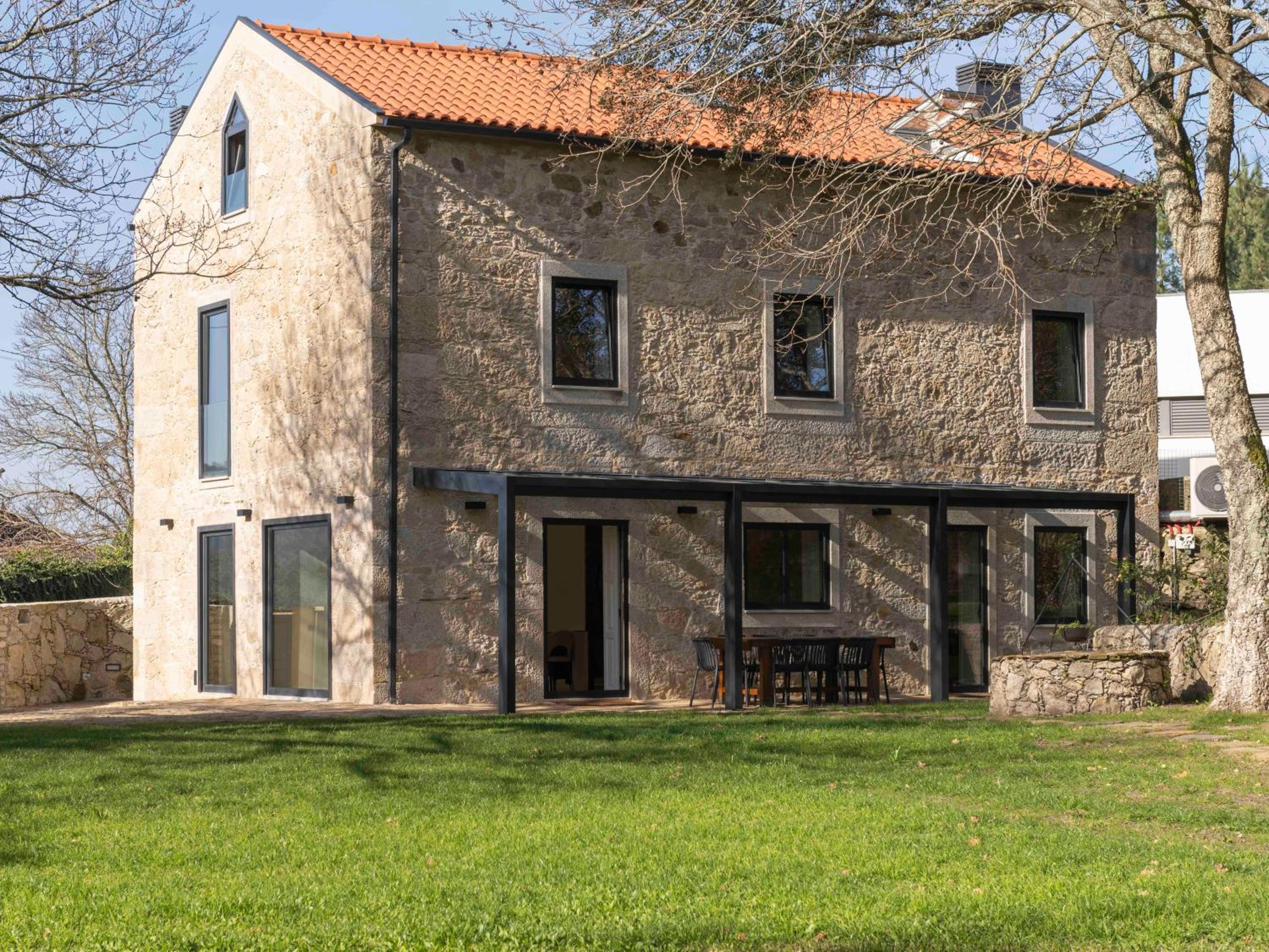 Five-Bedroom House photo 2