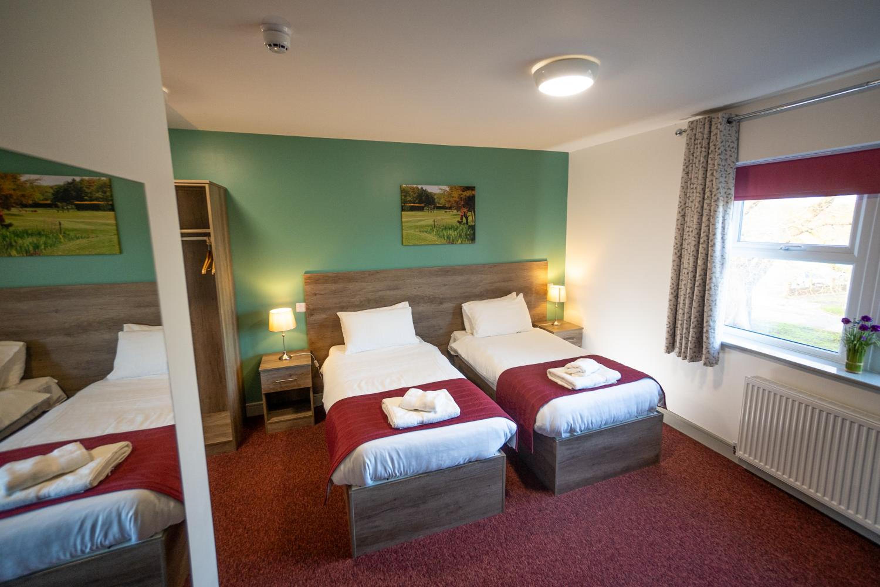 Twin Room with Bath photo 3