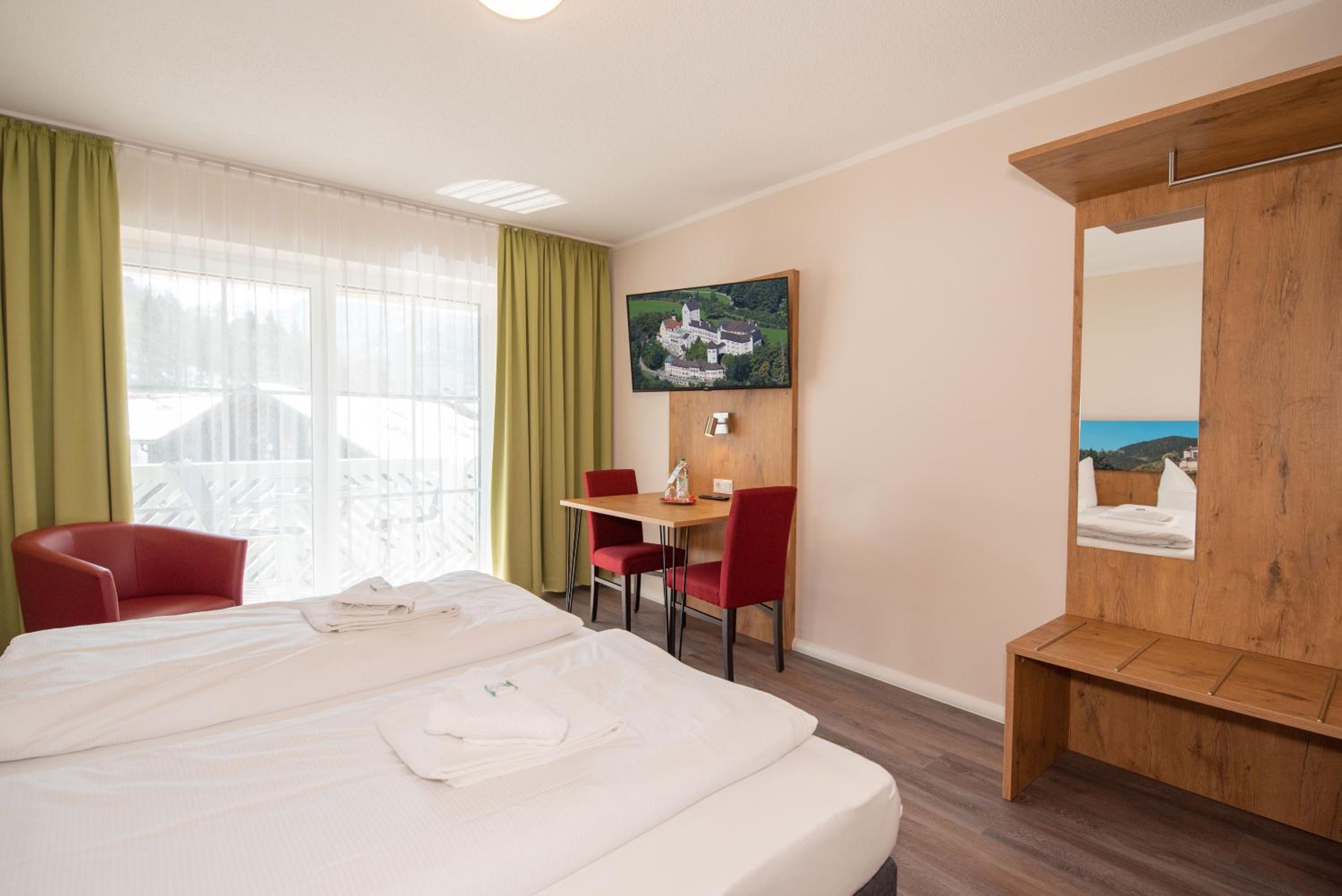 Superior Double or Twin Room with Mountain View