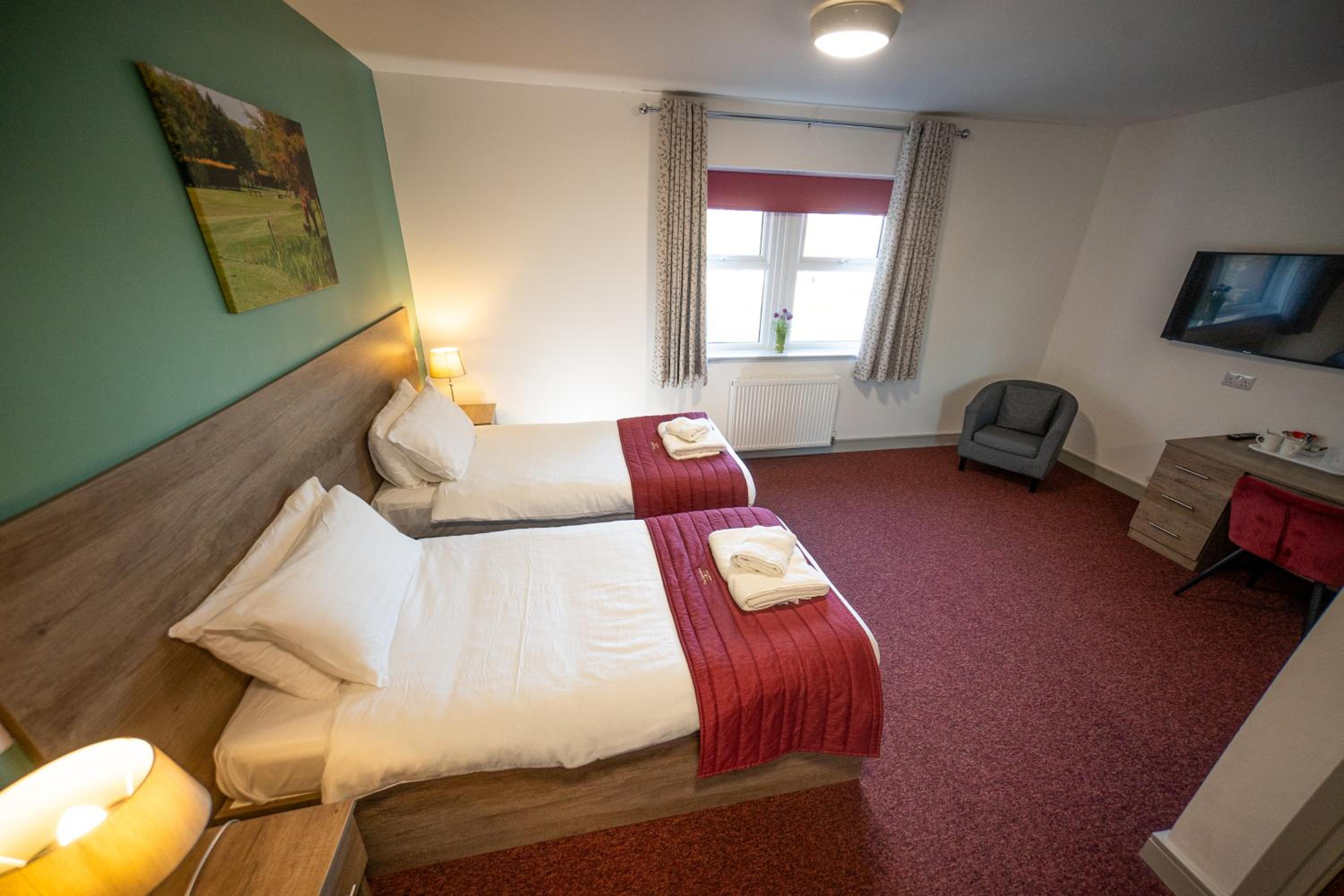 Twin Room with Bath photo 2