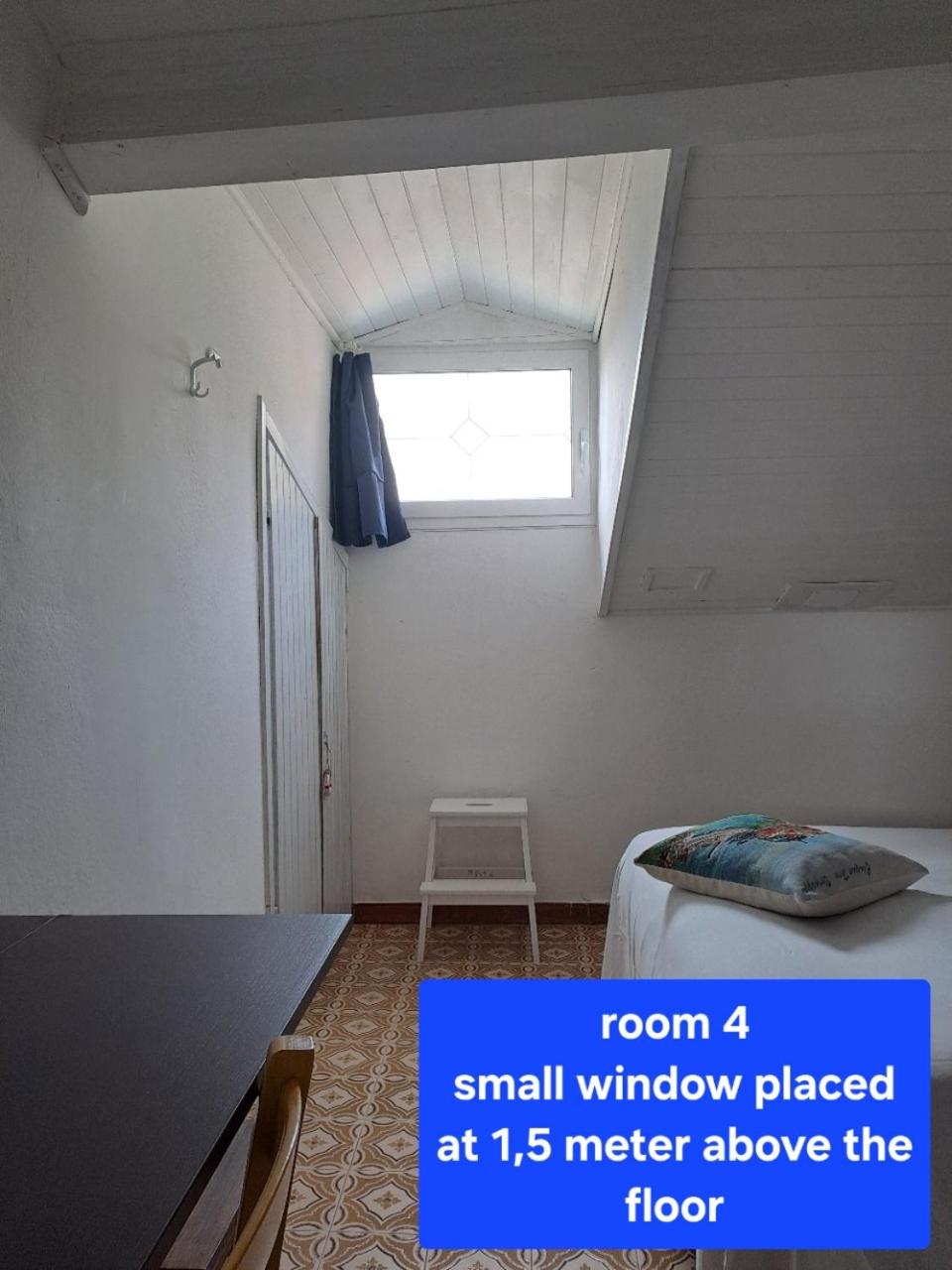 Camera Matrimoniale con Bagno Privato e Vista Mare Parziale