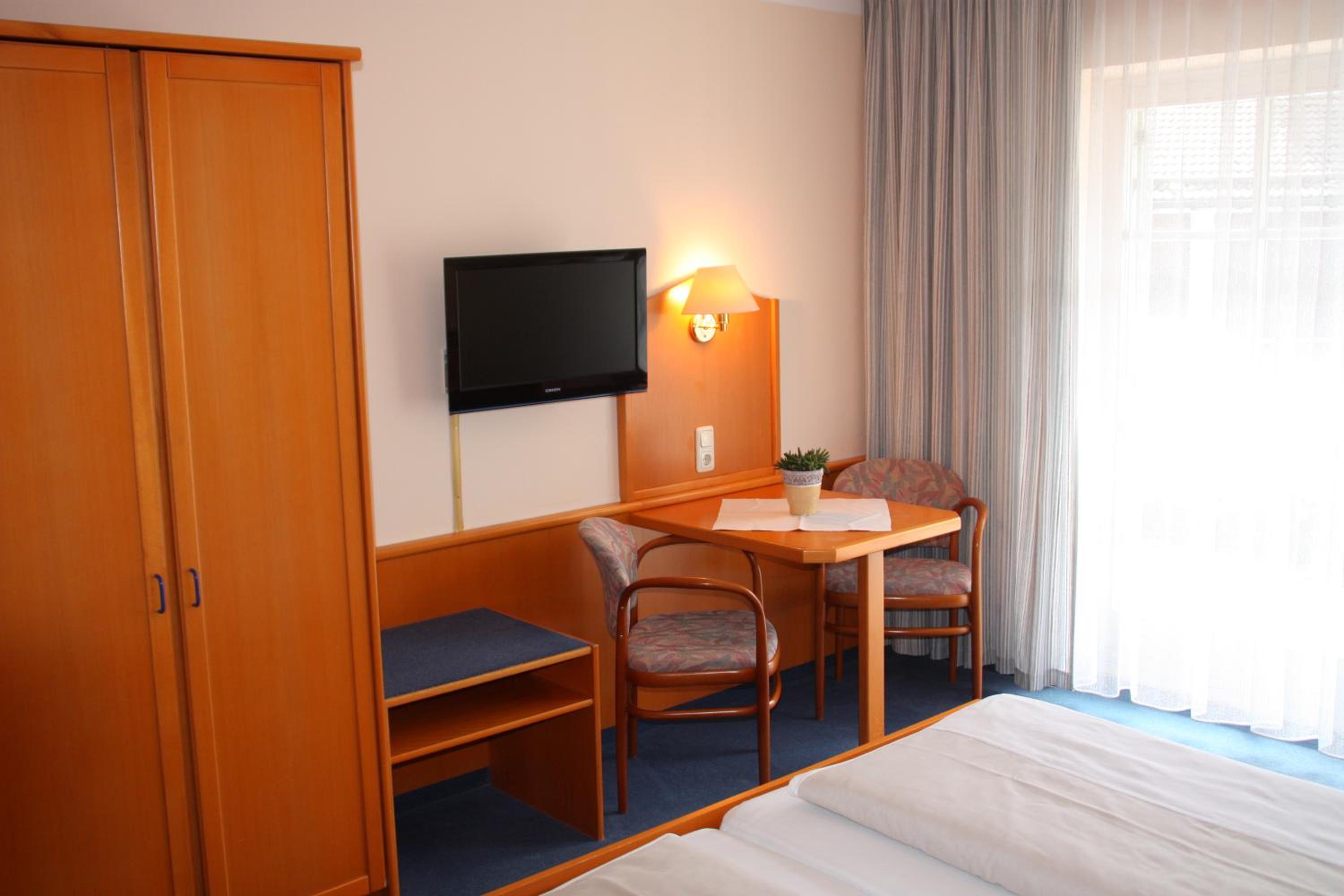 Double or Twin Room with Mountain View