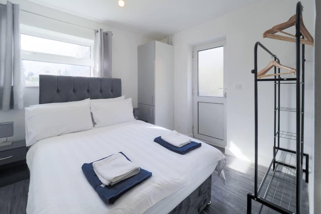 Three-Bedroom House photo 2