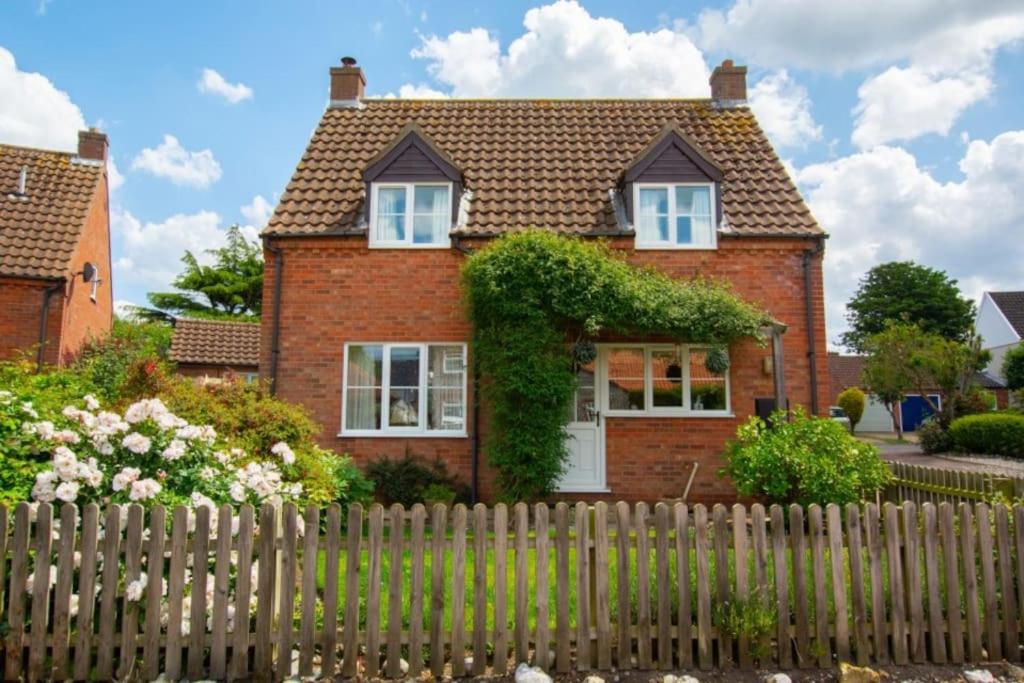 Three-Bedroom House photo 2