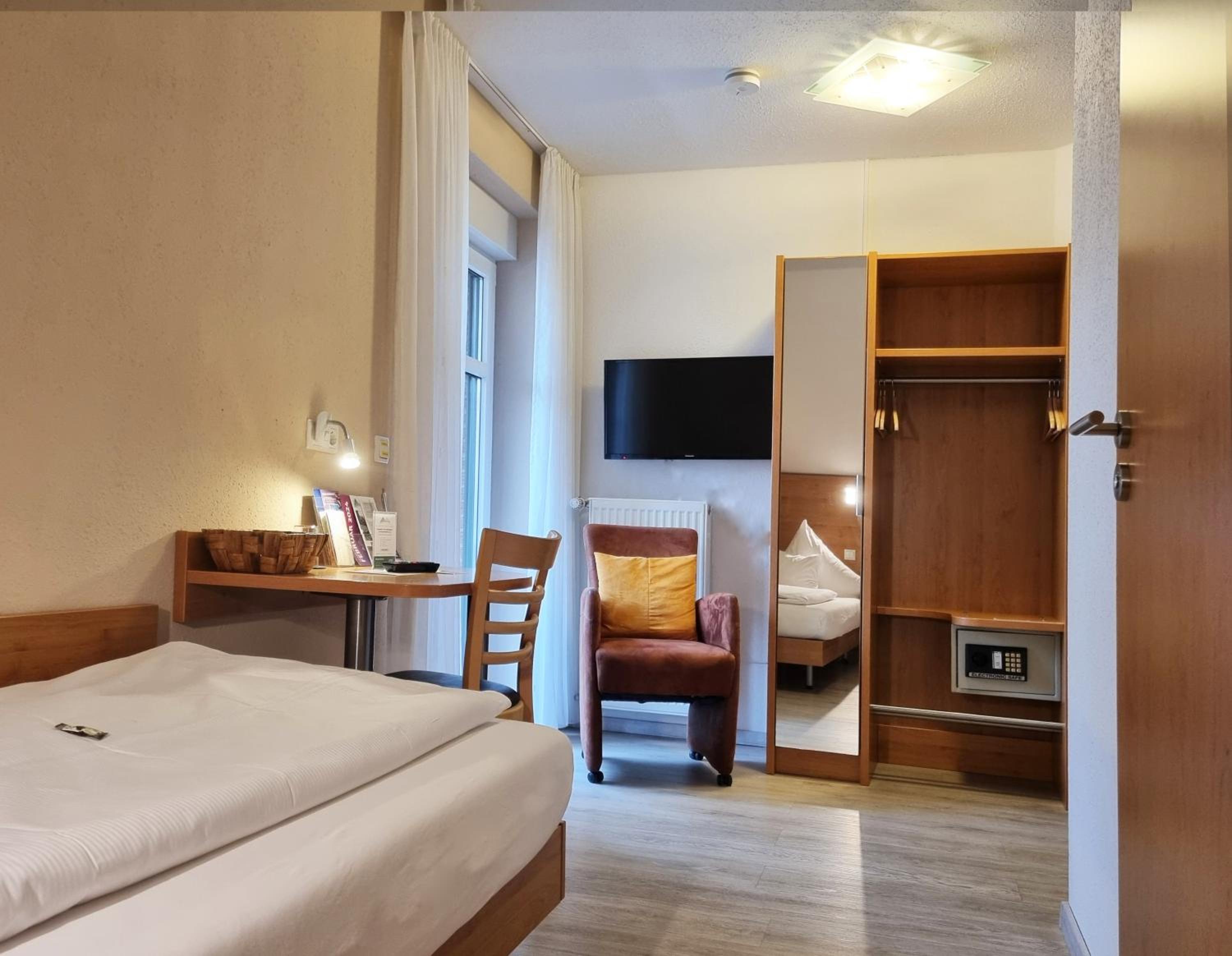 Single Room with Balcony or Terrace photo 2