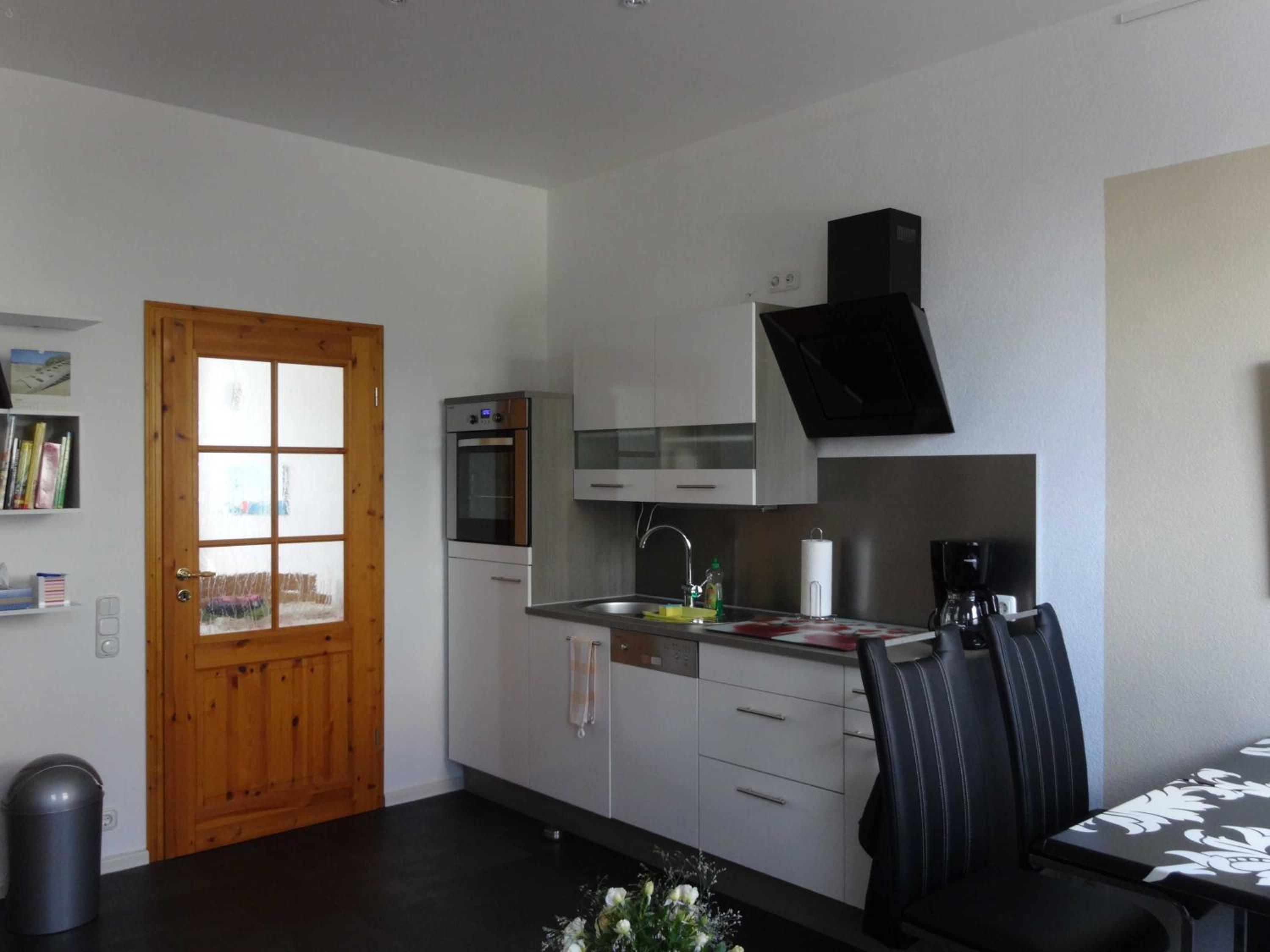 One-Bedroom Apartment with Shower photo 2