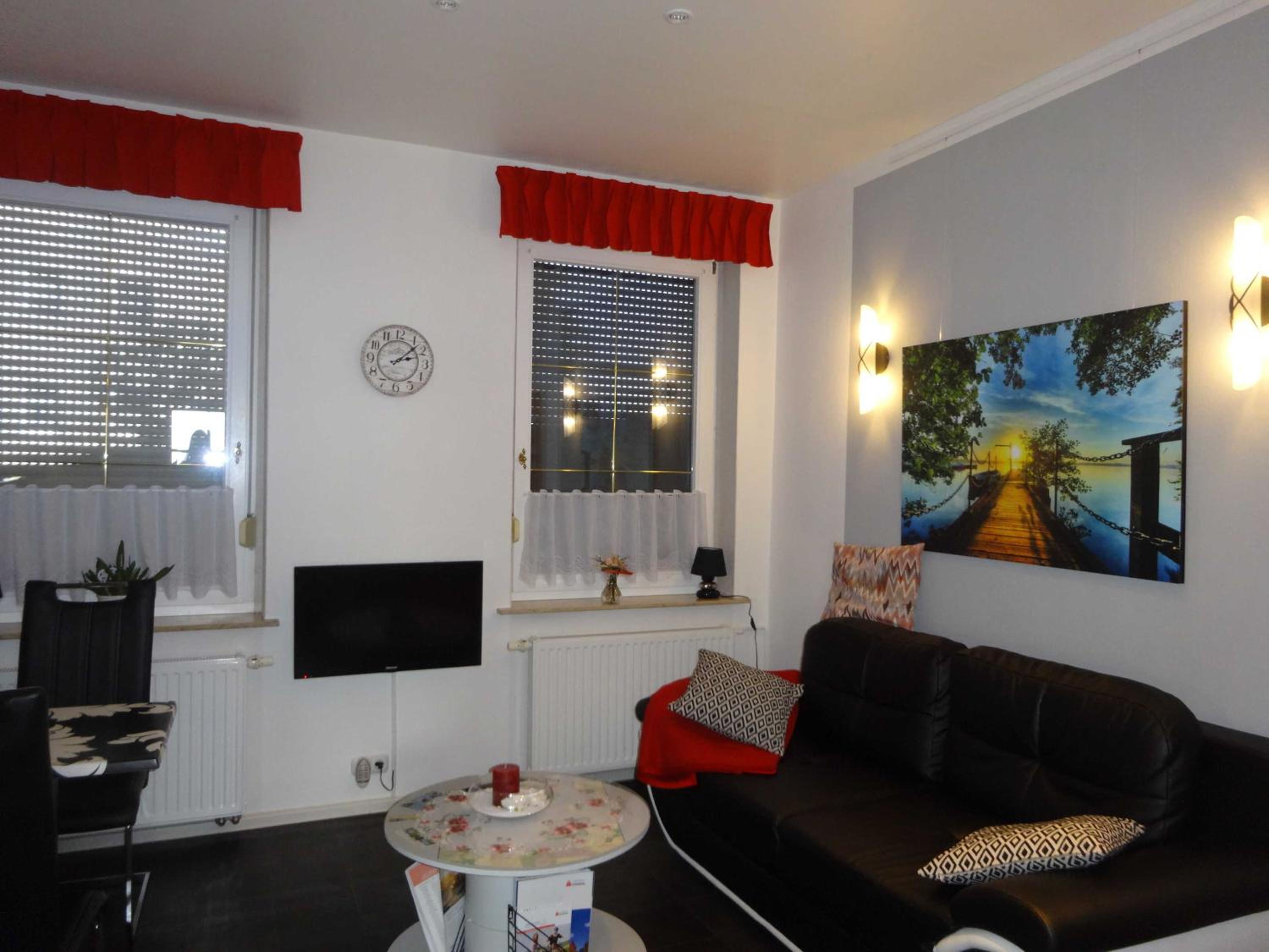 One-Bedroom Apartment with Shower photo 3