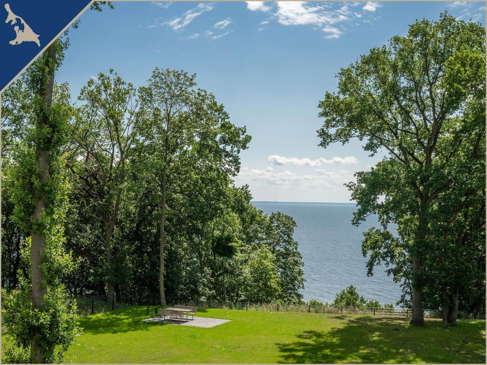 Apartment with Lake View photo 2