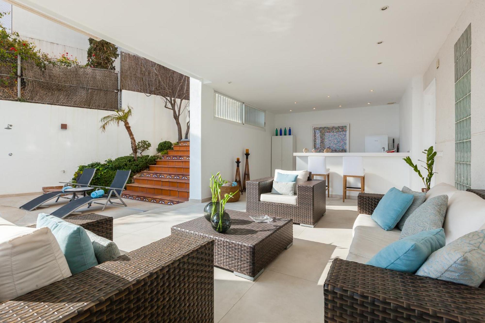 Villa photo 2