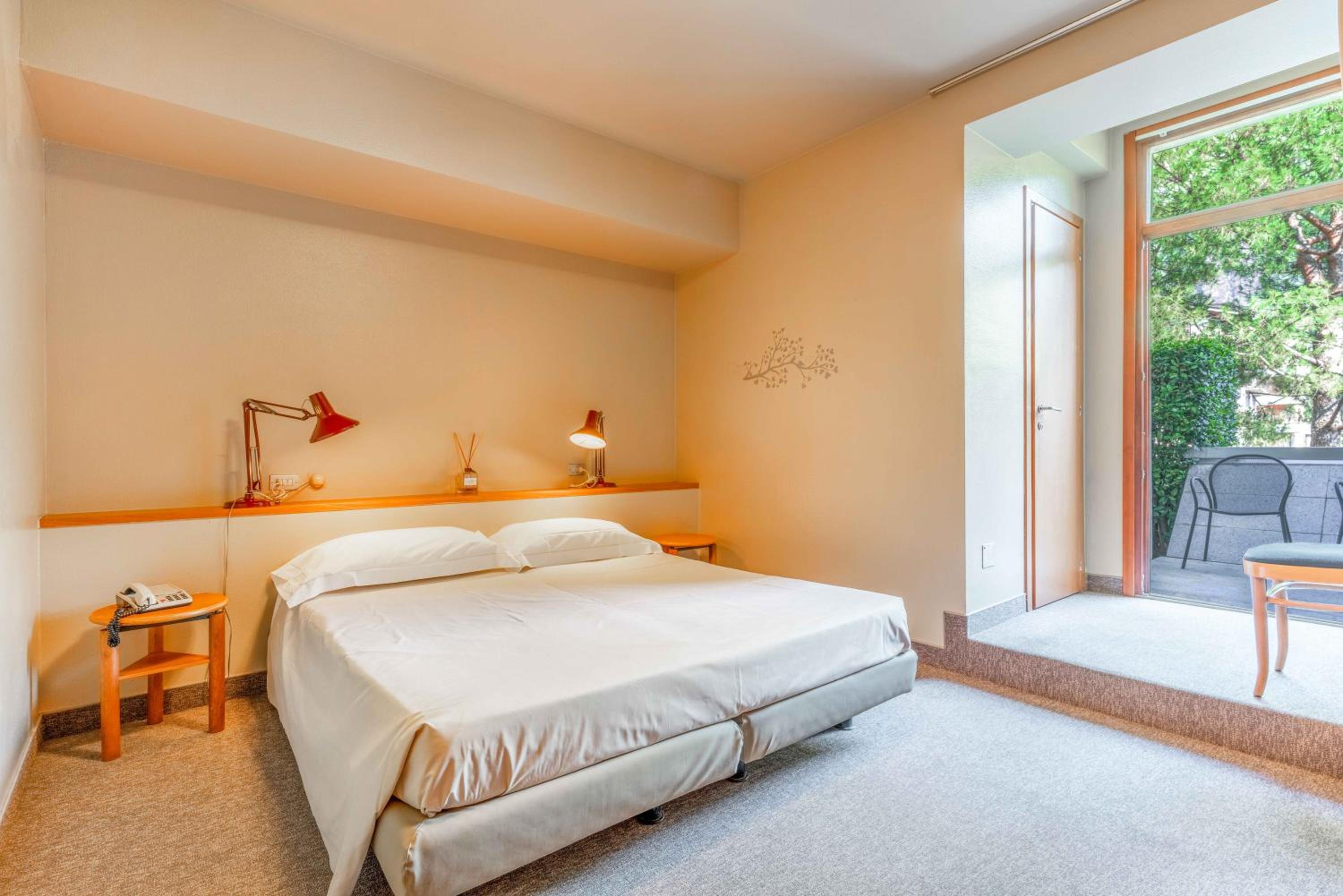 Double or Twin Room - Photo 5