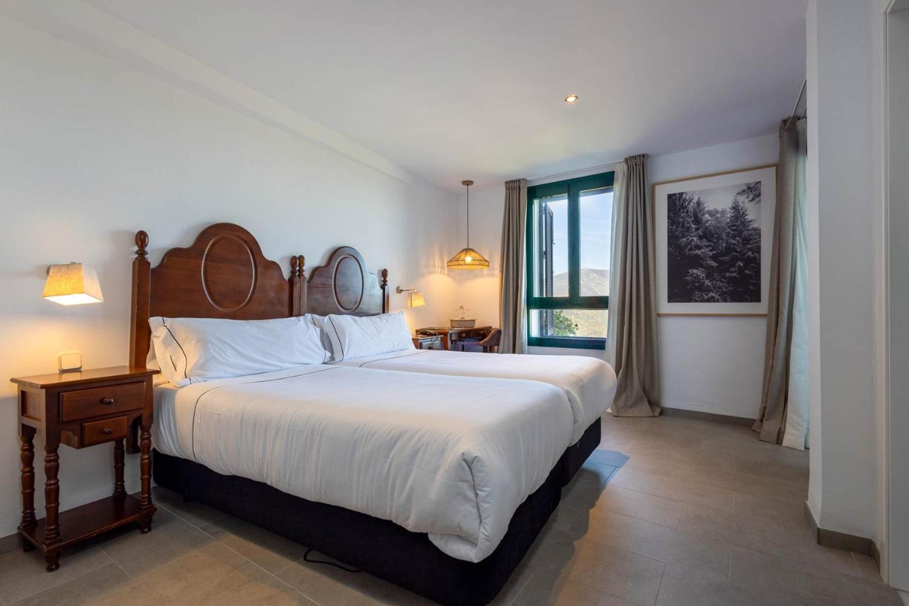 Twin Room - Photo 12