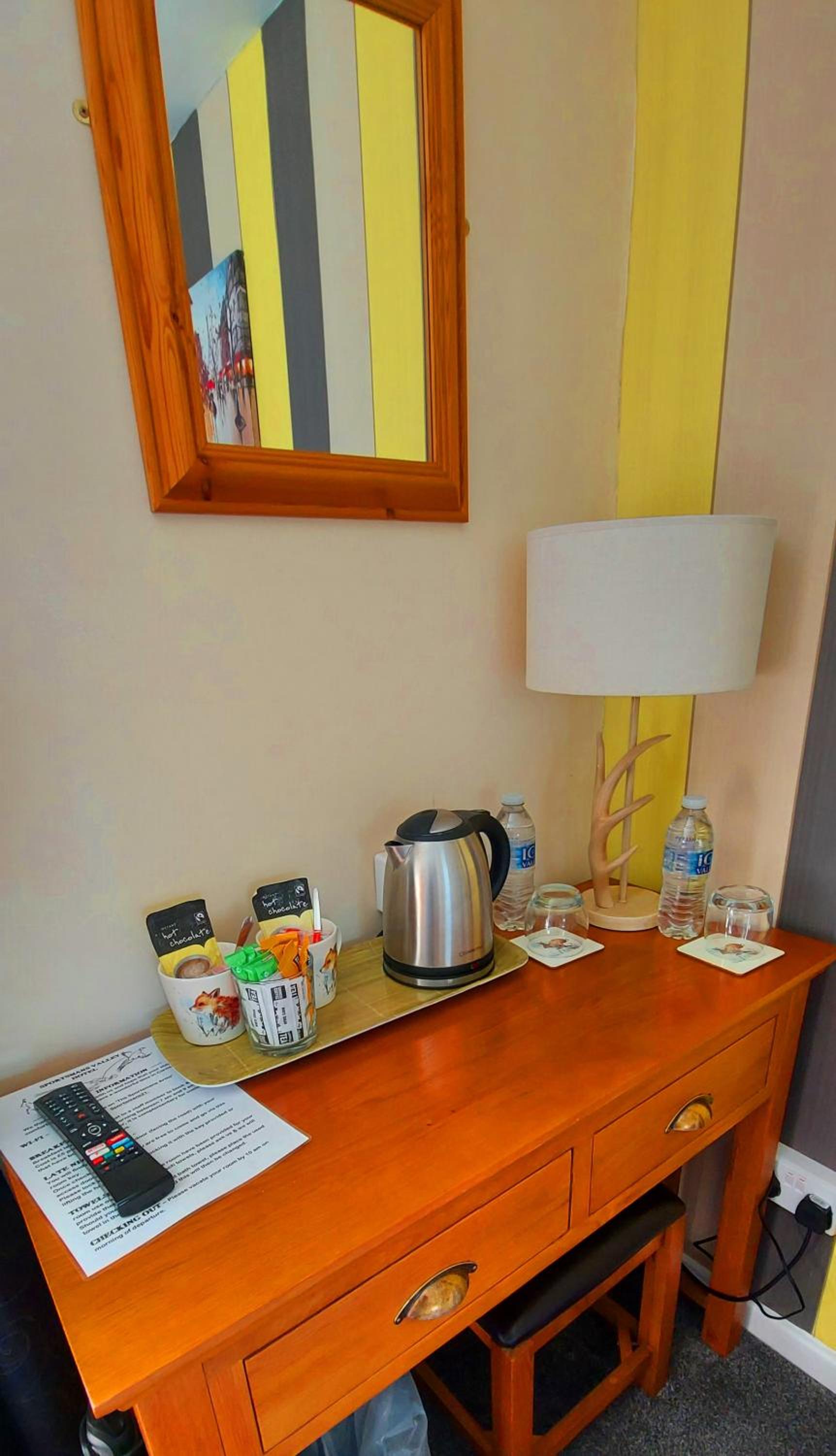Double Room with Private Bathroom - Photo 4